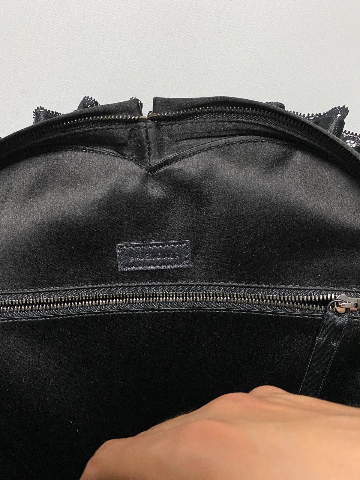 Balenciaga BALENCIAGA SS18 RUNWAY HEART RUFFLE BAG IN BLACK SZ:OS Size ONE SIZE - 4 Thumbnail