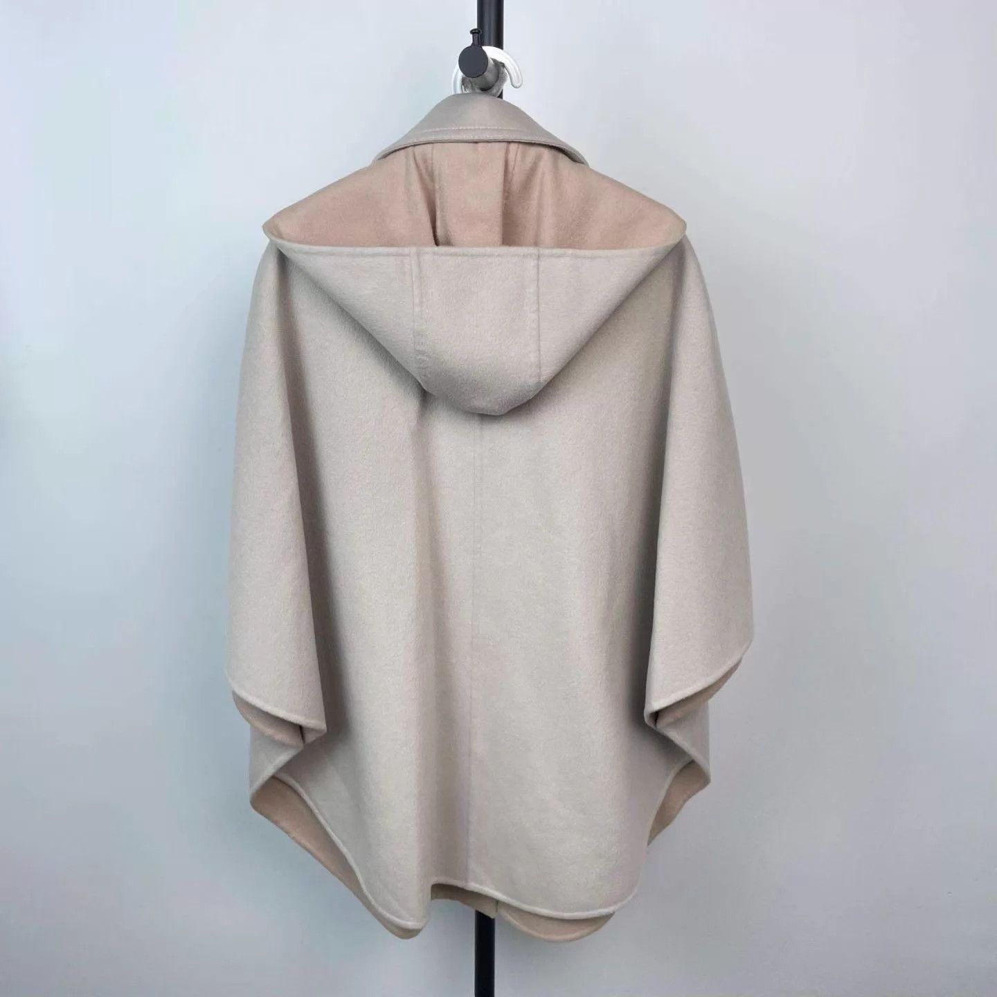Louis Vuitton Louis Vuitton Cape Coat 34 Size XS / US 0-2 / IT 36-38 - 2 Thumbnail