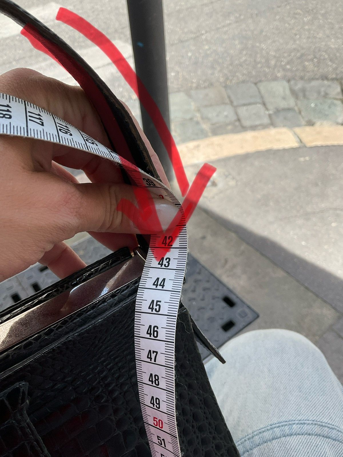 Authentic vintage 60's bag in black leather.