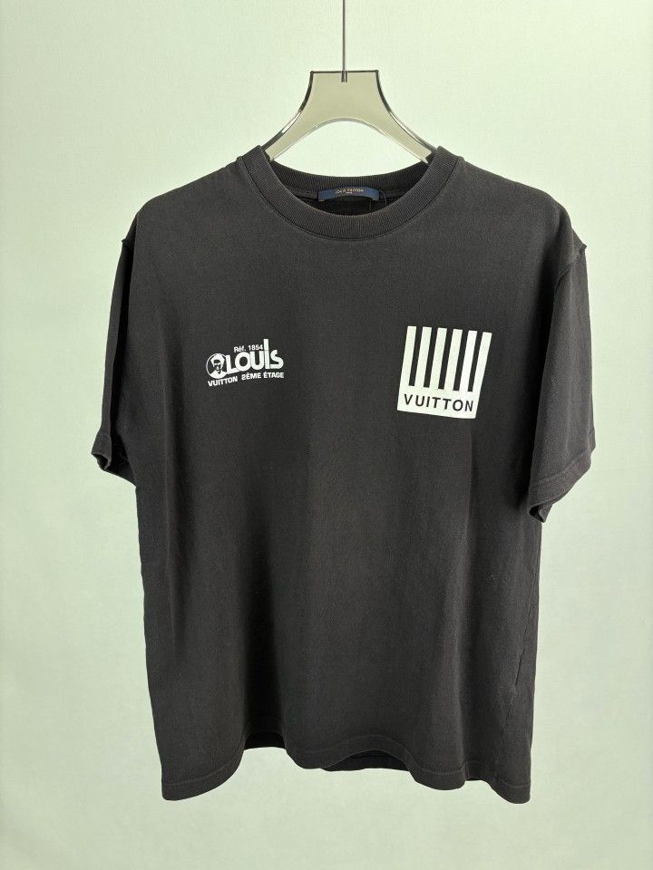 Louis Vuitton Louis Vuitton Graphic Logo Short Sleeve T-Shirt XL Size US XL / EU 56 / 4 - 1 Thumbnail