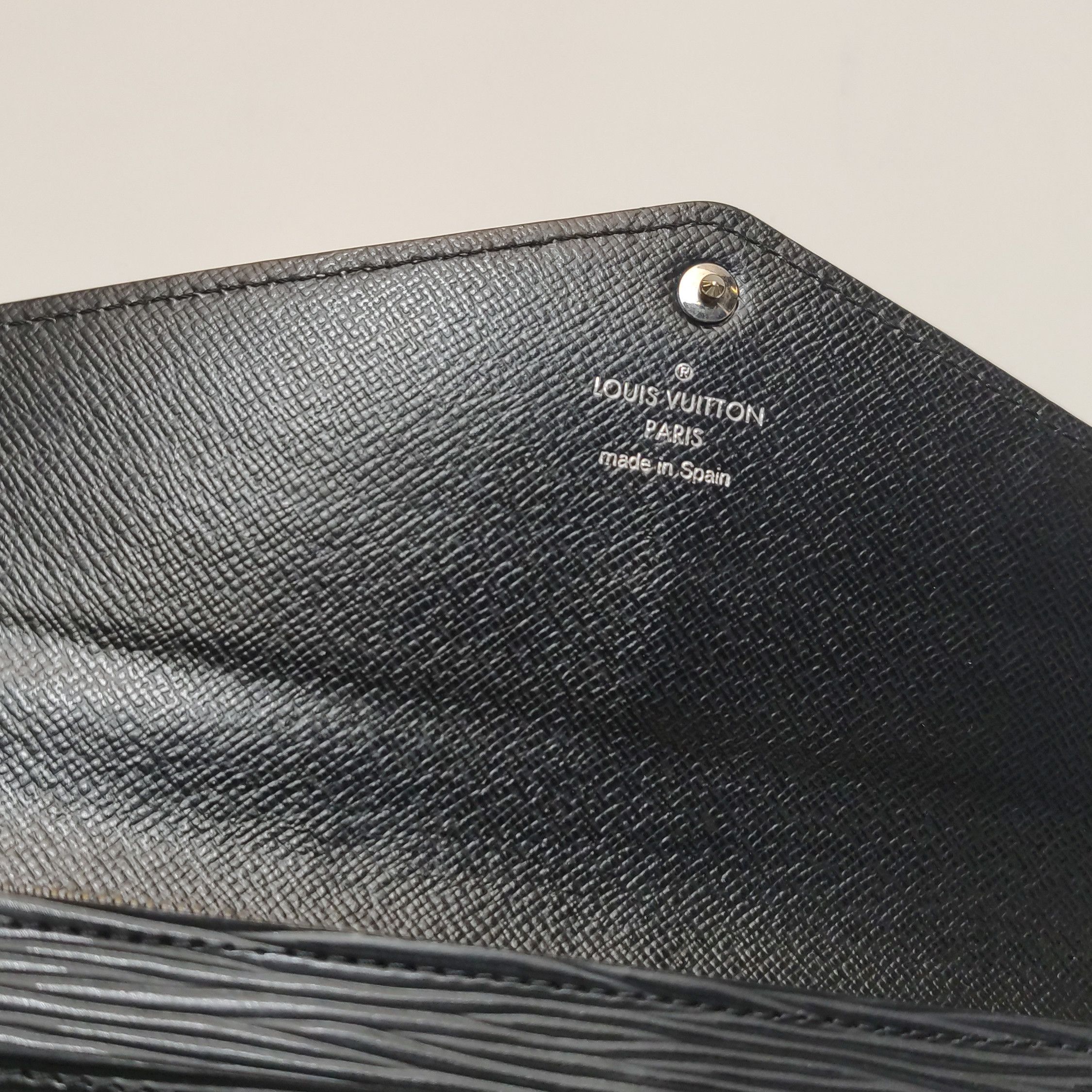 Louis Vuitton Louis Vuitton (LV) Sarah leather solid color water ripple s Size ONE SIZE - 7 Thumbnail