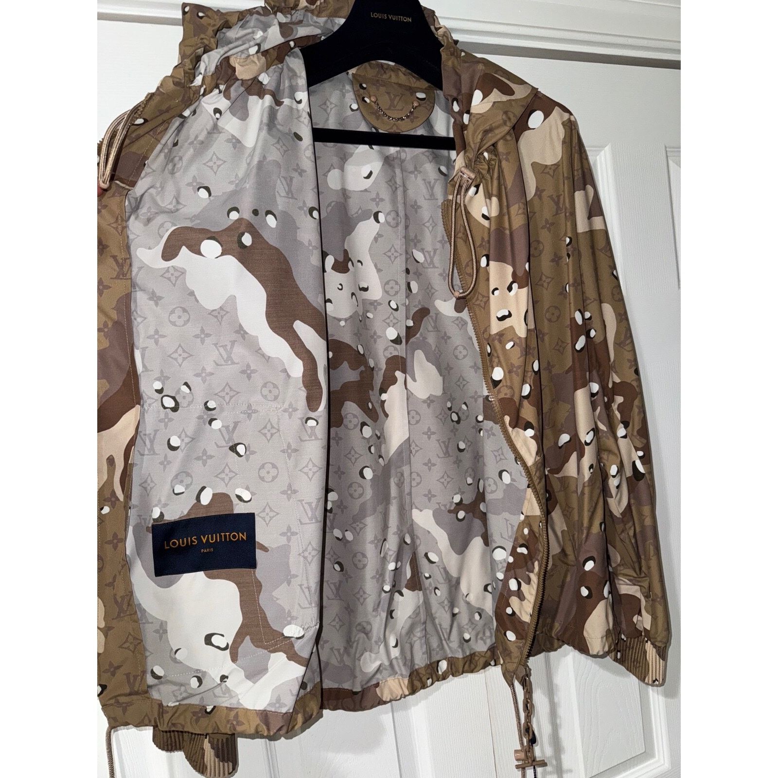 Louis Vuitton Louis Vuitton Virgil Parachute Hoodie Windbreaker Jacket 48 Size US M / EU 48-50 / 2 - 17 Thumbnail
