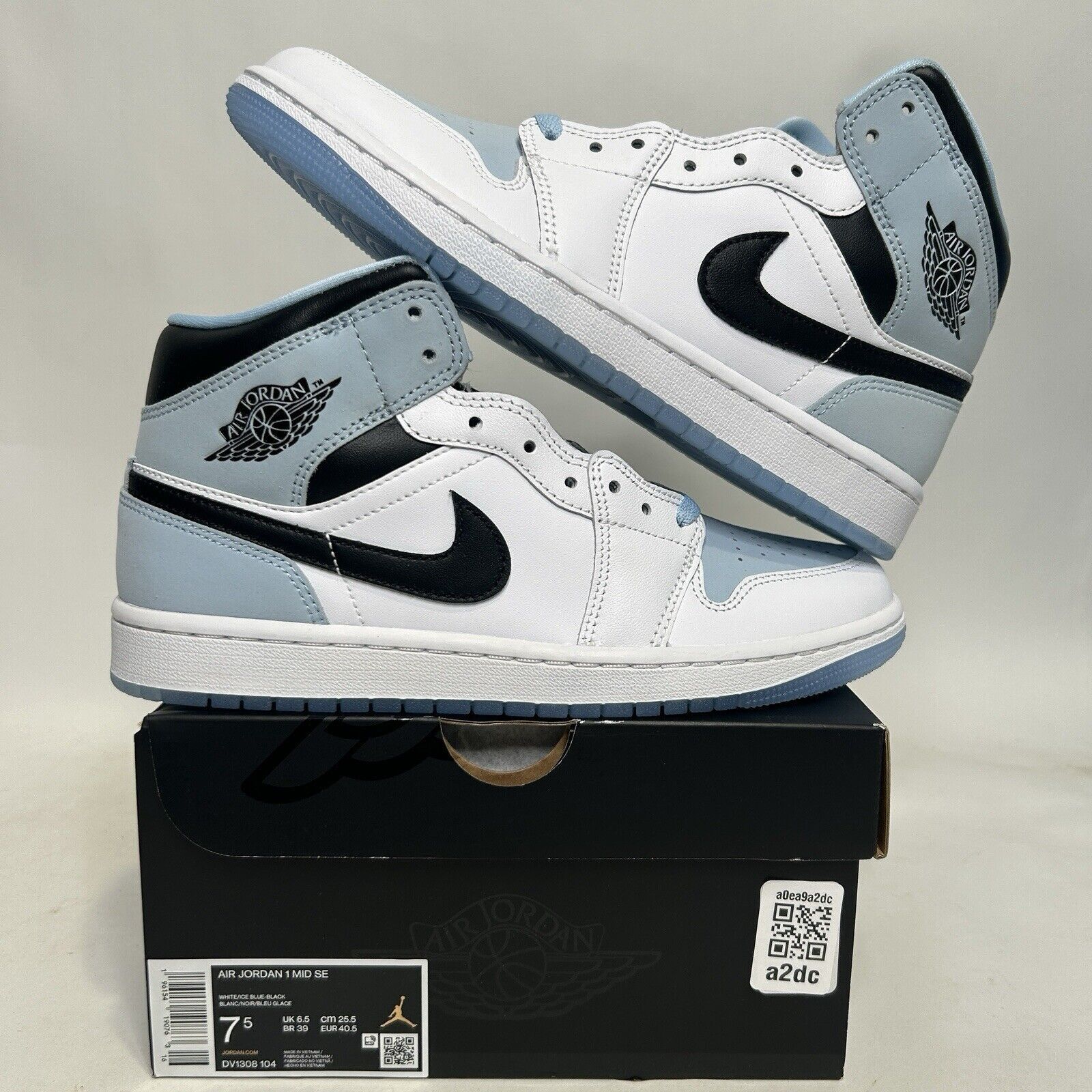 Nike Shoes Air Jordan Mid SE “UNC/Ice Blue 2024