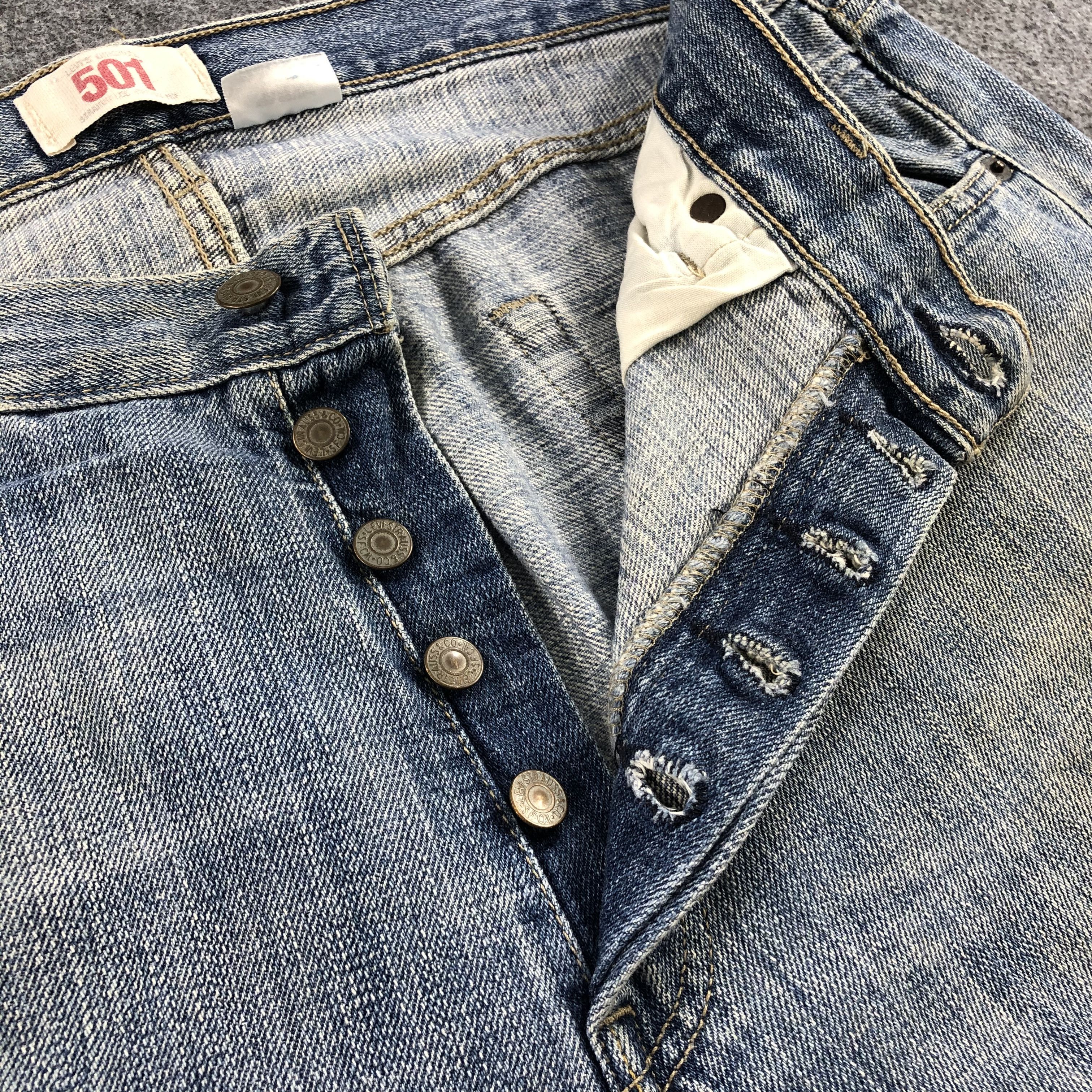 Levi's Vintage Light Wash Levis 501 Jeans-J1577 Size US 35 - 8 Thumbnail