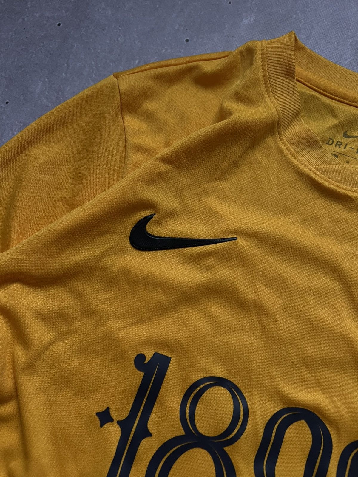 Nike Torquay United 2019-20 Nike t-shirt football jersey sz M #23 Size US M / EU 48-50 / 2 - 3 Thumbnail