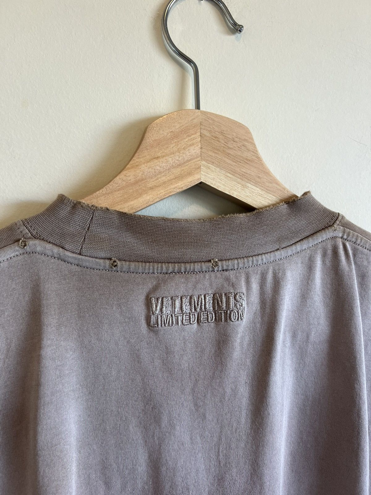 Vetements VETEMENTS Made on Earth Shirt Brown Gvaslavia Size US L / EU 52-54 / 3 - 6 Thumbnail