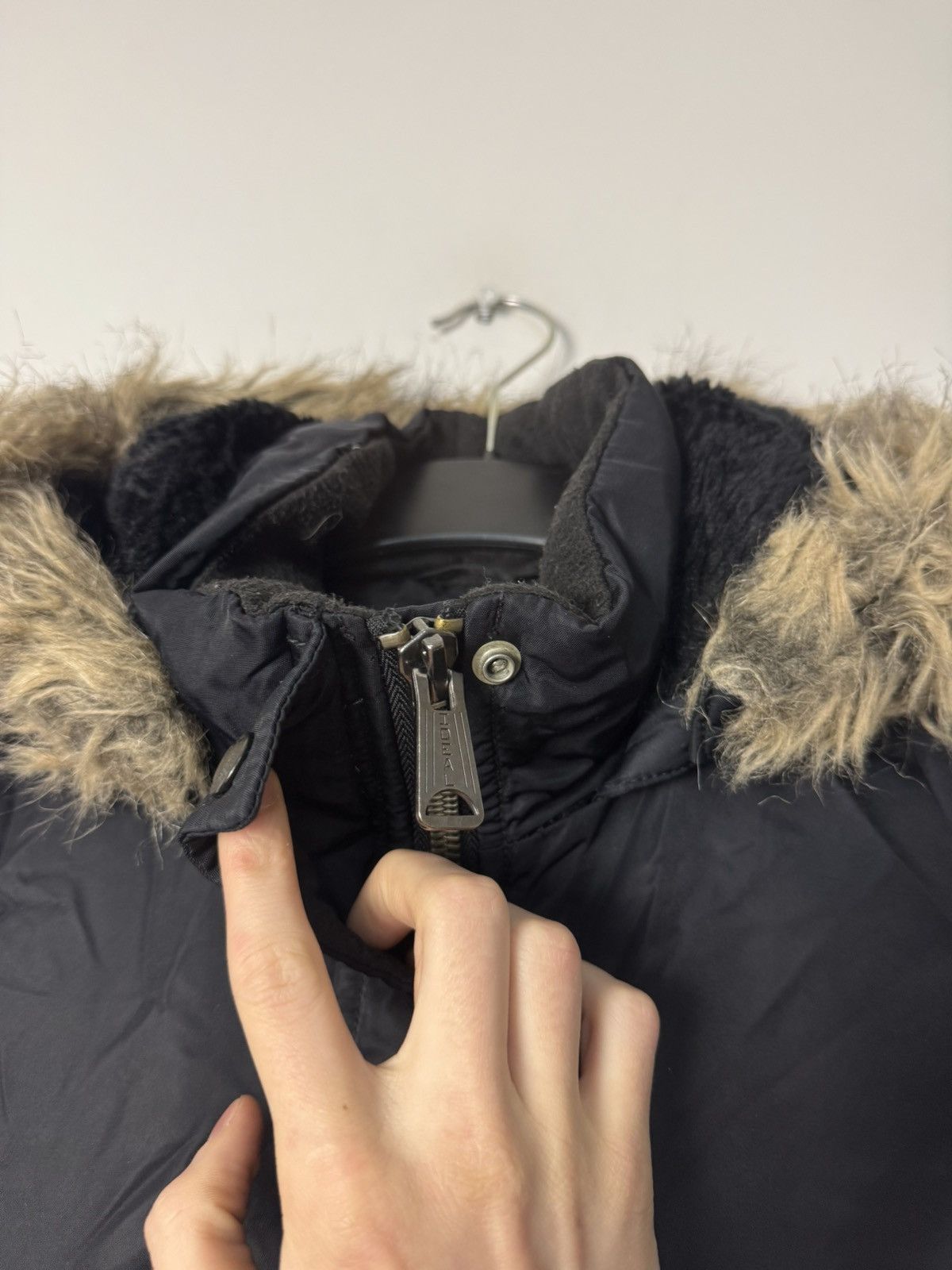 Ralph Lauren Vintage Ralph Lauren Fur Hood Down Jacket Jeans Co 00s Size S / US 4 / IT 40 - 7 Thumbnail