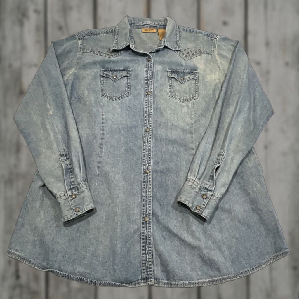 Wrangler VINTAGE Wrangler Pearl Snap Western Denim Shirt Women’s XL Fitted Faded Cotton Blue Embellished 1990s Western Womens Size XL / US 12-14 / IT 48-50 - 1 Thumbnail