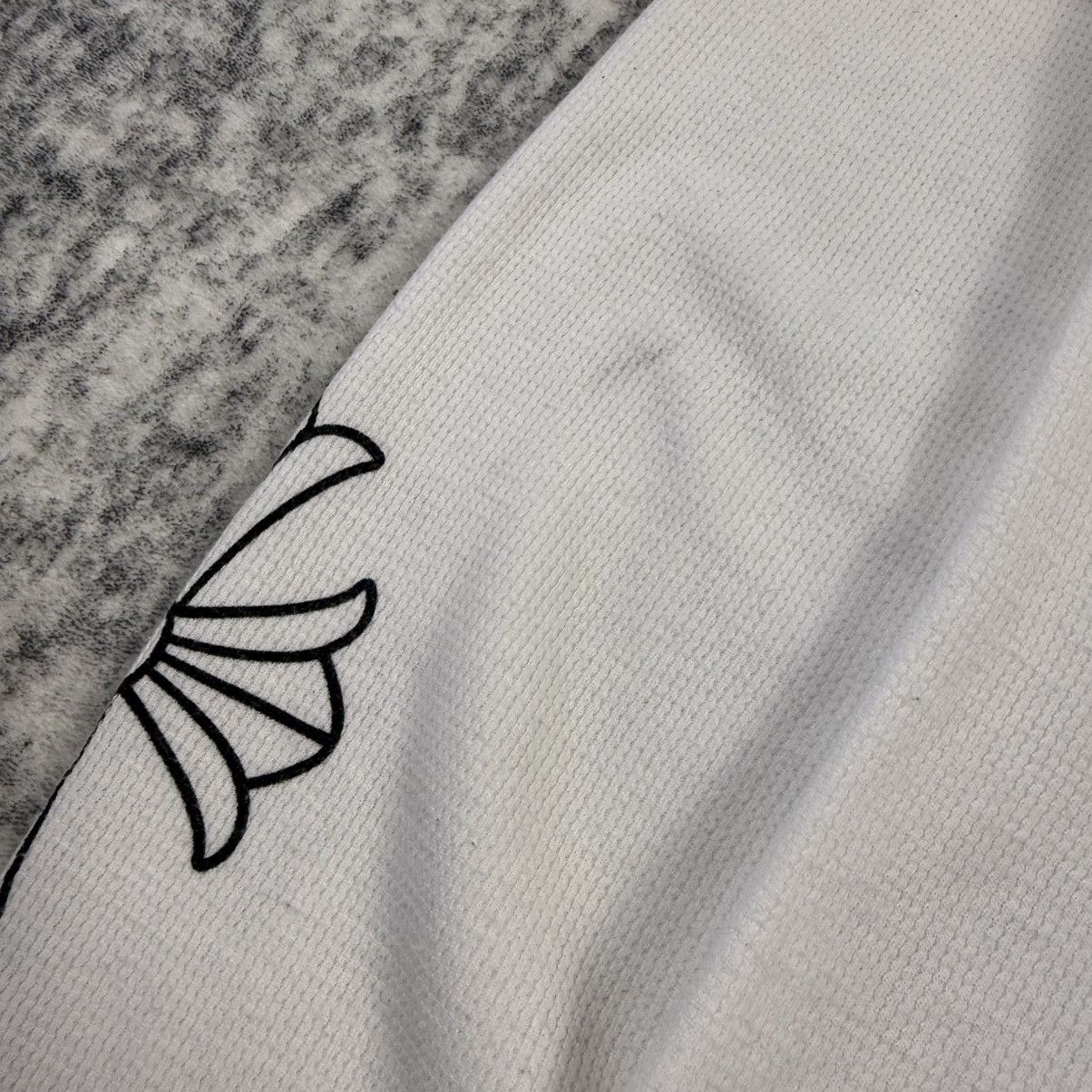 Chrome Hearts Chrome Hearts Horseshoe Cross Scroll Thermal ‘White’ L/S Size US M / EU 48-50 / 2 - 8 Thumbnail