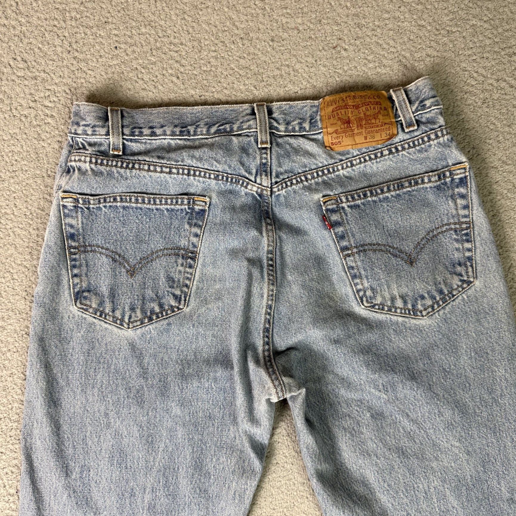 Levi's VINTAGE Levi's 505 Jeans Men Regular Light Blue 34x30 Straight 90s Grunge Denim Cotton Button Zip 5-Pocket image? Size US 34 / EU 50 - 4 Thumbnail