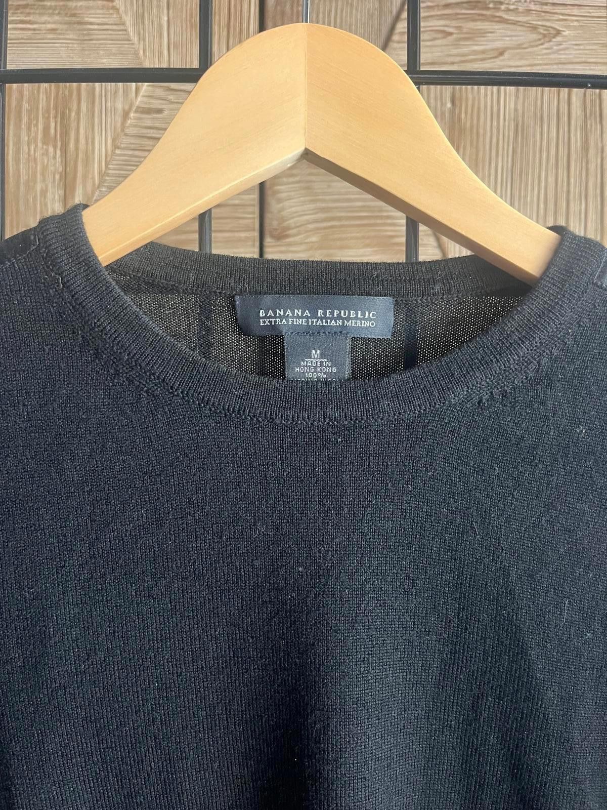 Banana Republic Banana Republic Womens Sweater Sz Medium Black 100% Wool Size M / US 6-8 / IT 42-44 - 2 Thumbnail