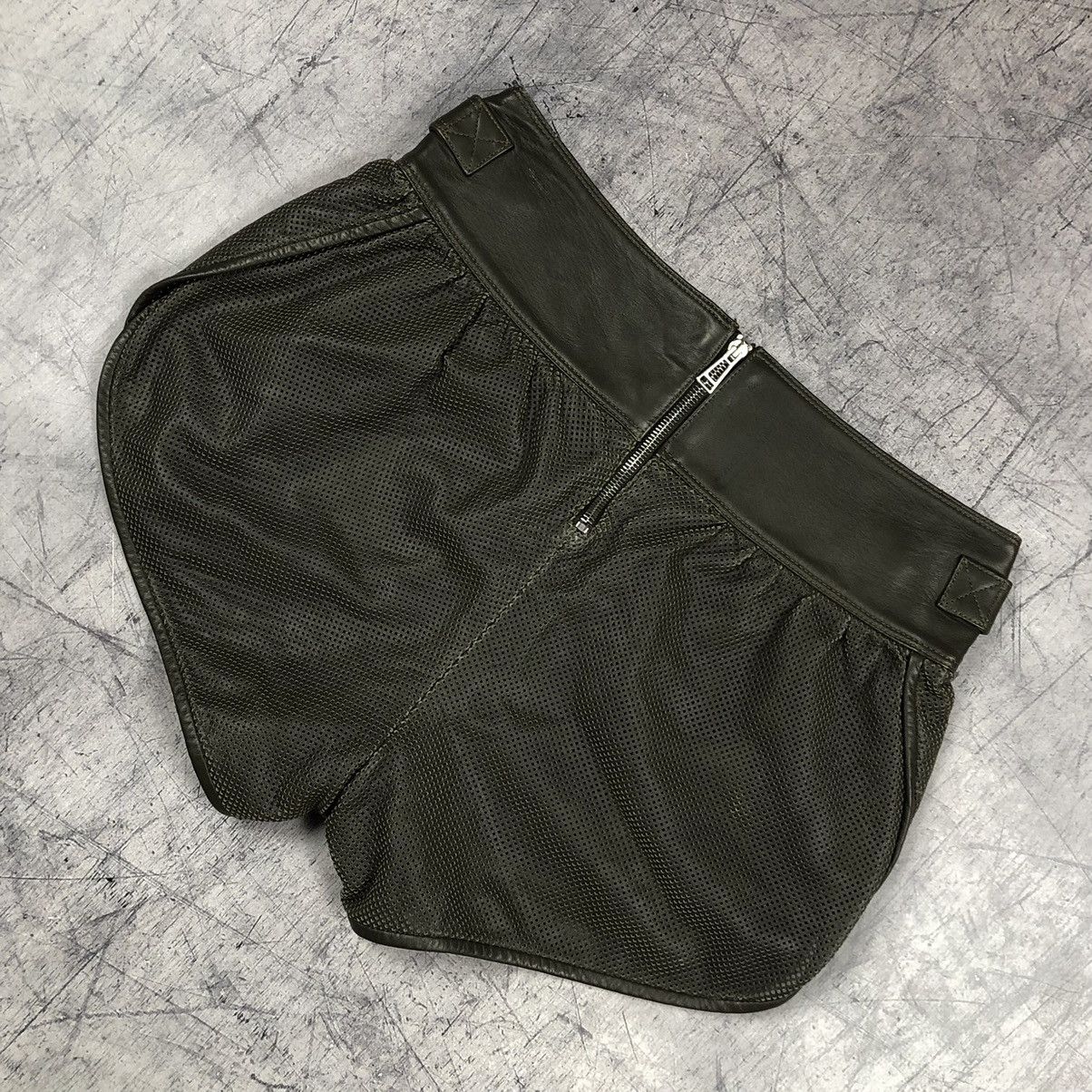 Belstaff × Leather Vintage Belstaff Leather Mesh England London Shorts y2k og Size 28" / US 6 / IT 42 - 8 Thumbnail