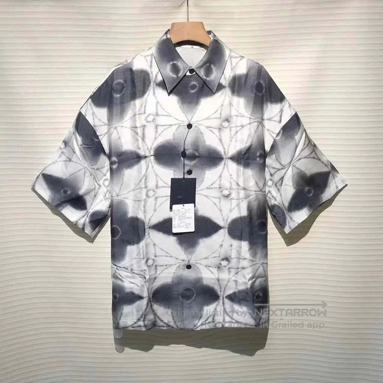 Louis Vuitton LV Monogram Print Short Sleeve XS. Size XS / US 0-2 / IT 36-38 - 1 Thumbnail