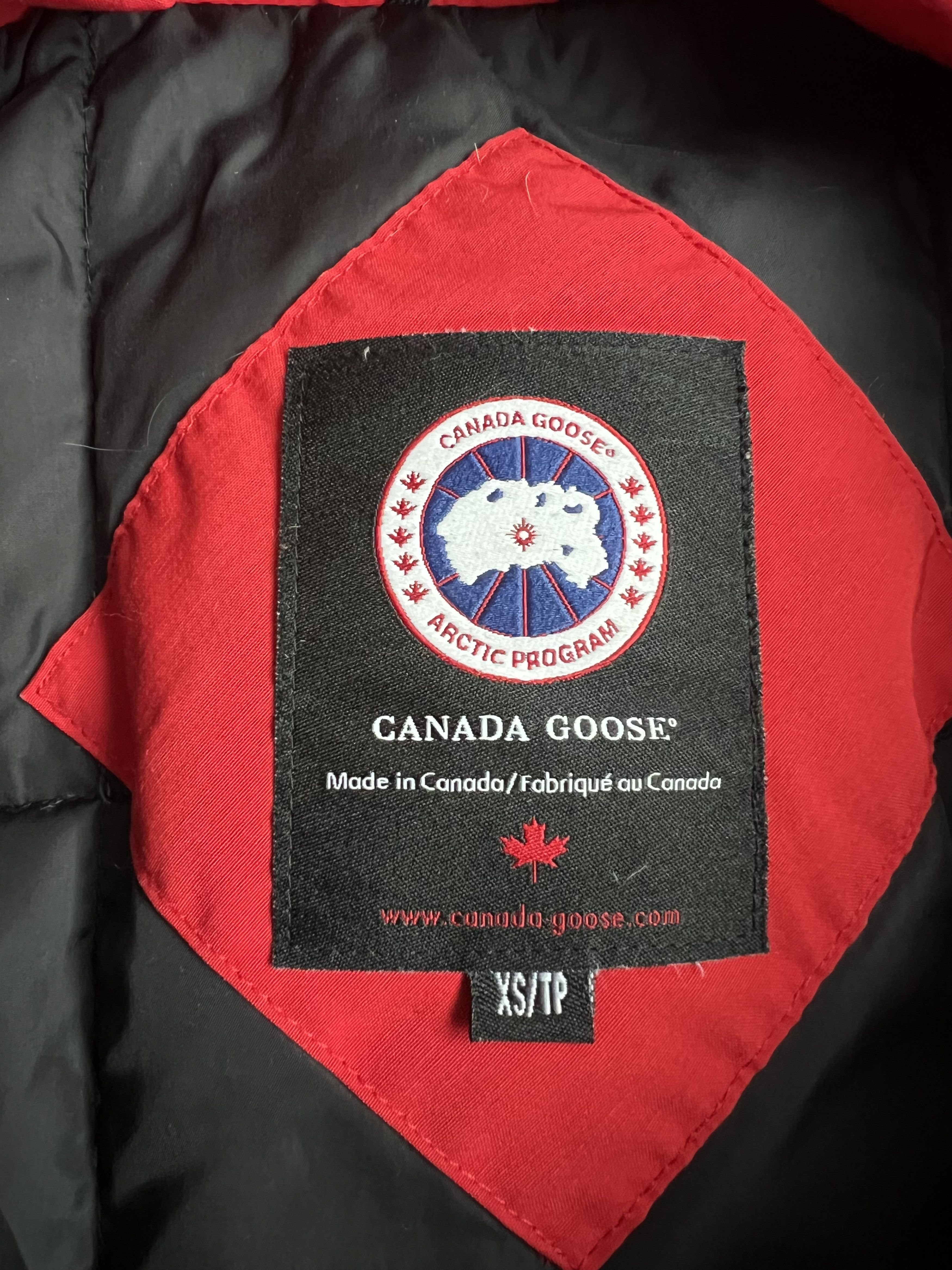 Canada Goose CANADA GOOSE LADIES TRILLIUM PARKA - Red 6550L R Down Size XS / US 0-2 / IT 36-38 - 4 Thumbnail