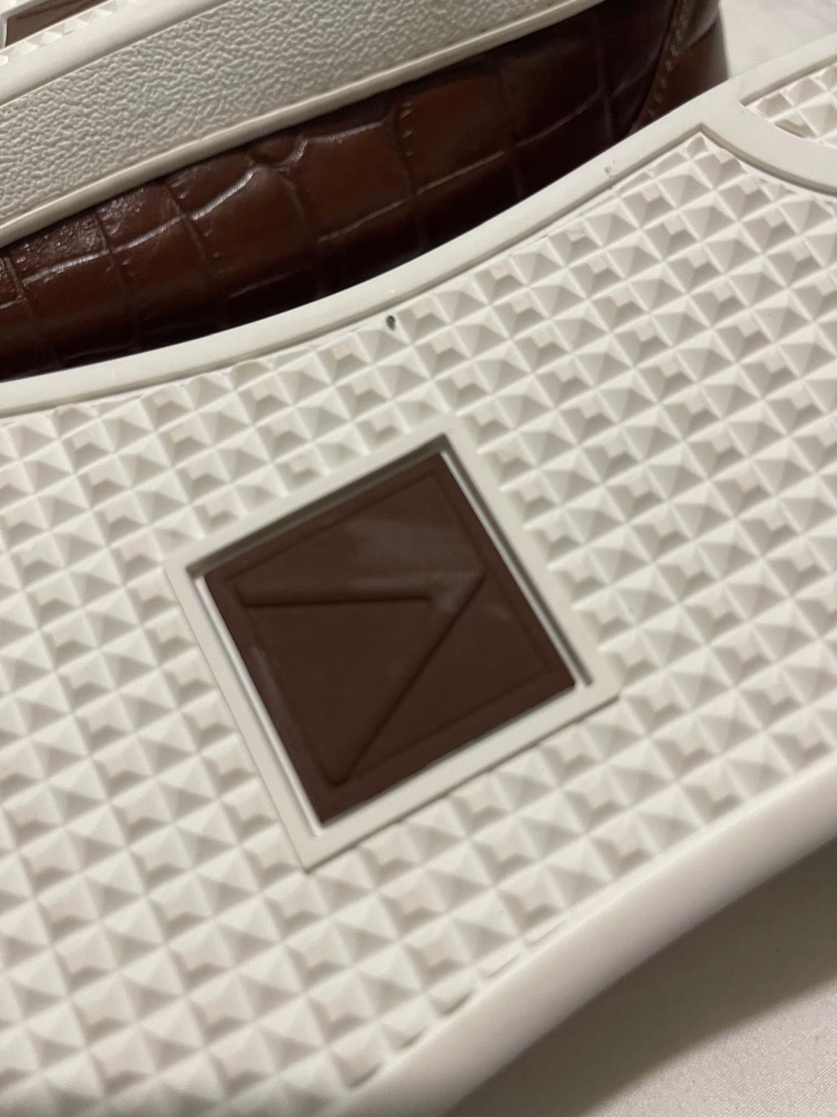 Louis Vuitton LV leather sneakers in very good condition size 12 Size US 12 / EU 45 - 7 Thumbnail