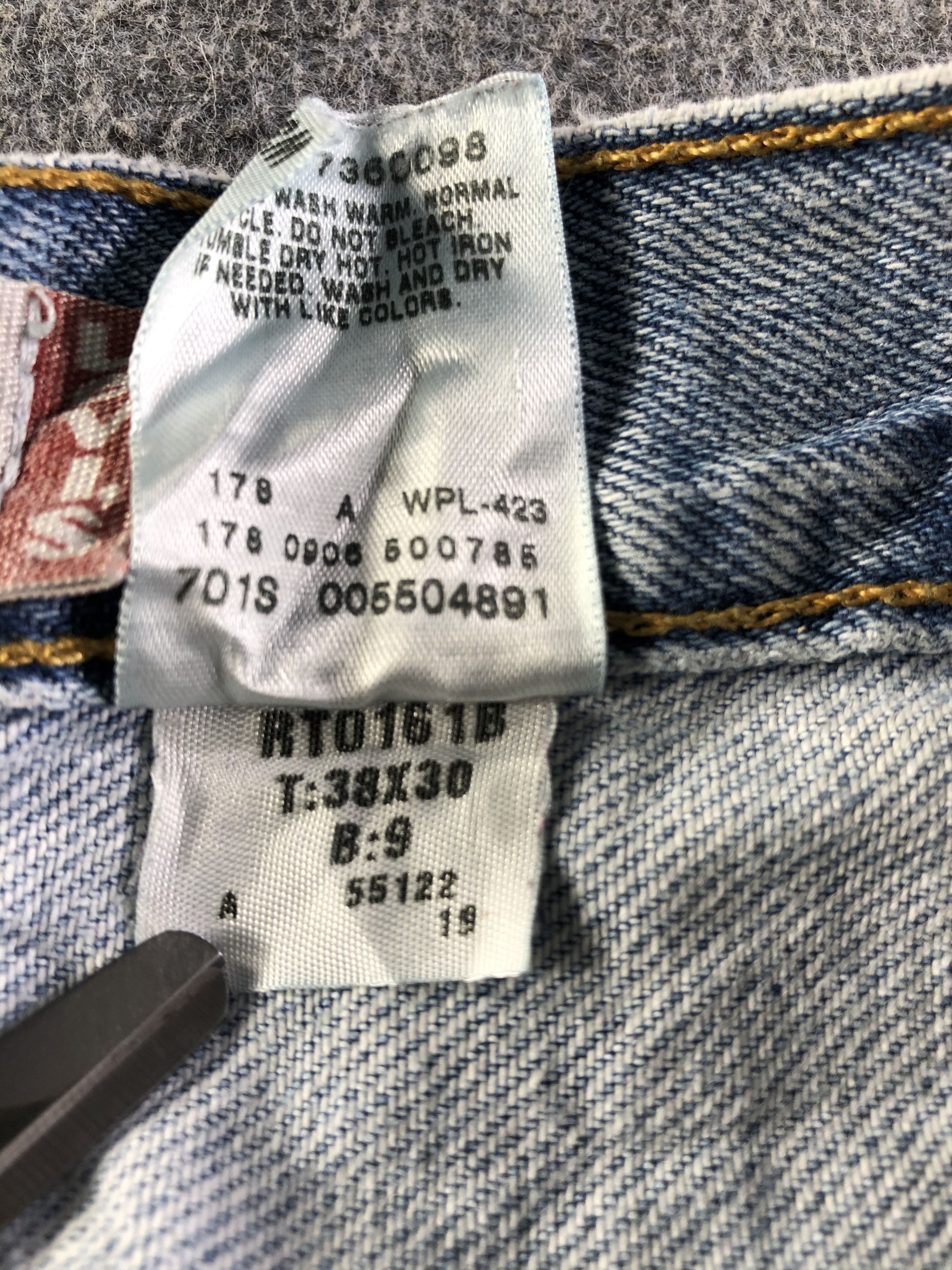 Levi's Vintage Blue Wash Levis 550 Jeans-J4231 Size US 37 - 12 Thumbnail
