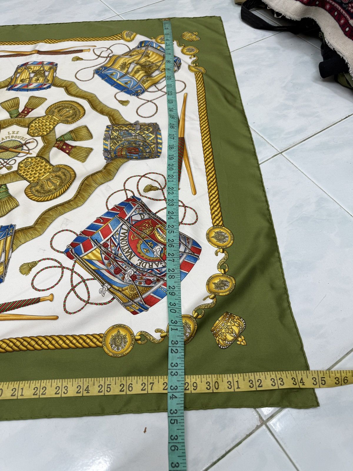 Hermes 🔥🔥🔥AUTHENTIC VINTAGE HERMES LES TAMBOURS SILK SCARF Size ONE SIZE - 15 Thumbnail