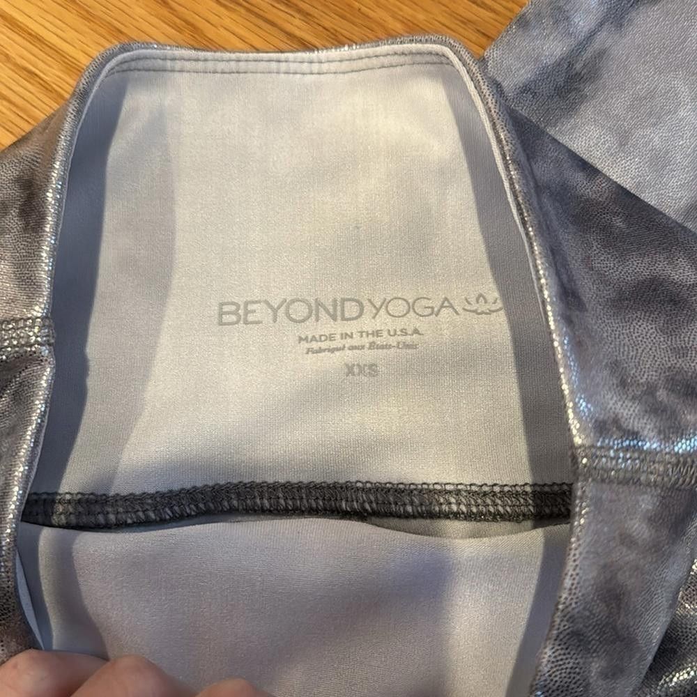 Designer Beyon Yoga tie dye metallic legging- used Size 25" / US 0 / IT 36 - 6 Thumbnail