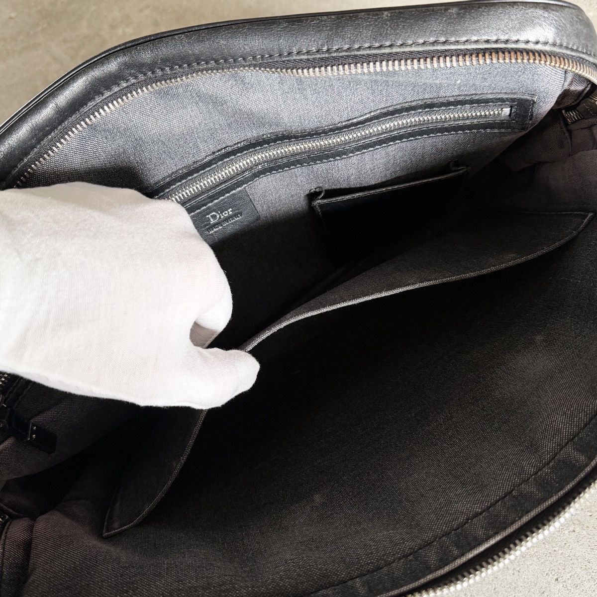 Dior Dior Homme 2-Way Leather Messenger Bag By Hedi Slimane Size ONE SIZE - 4 Thumbnail