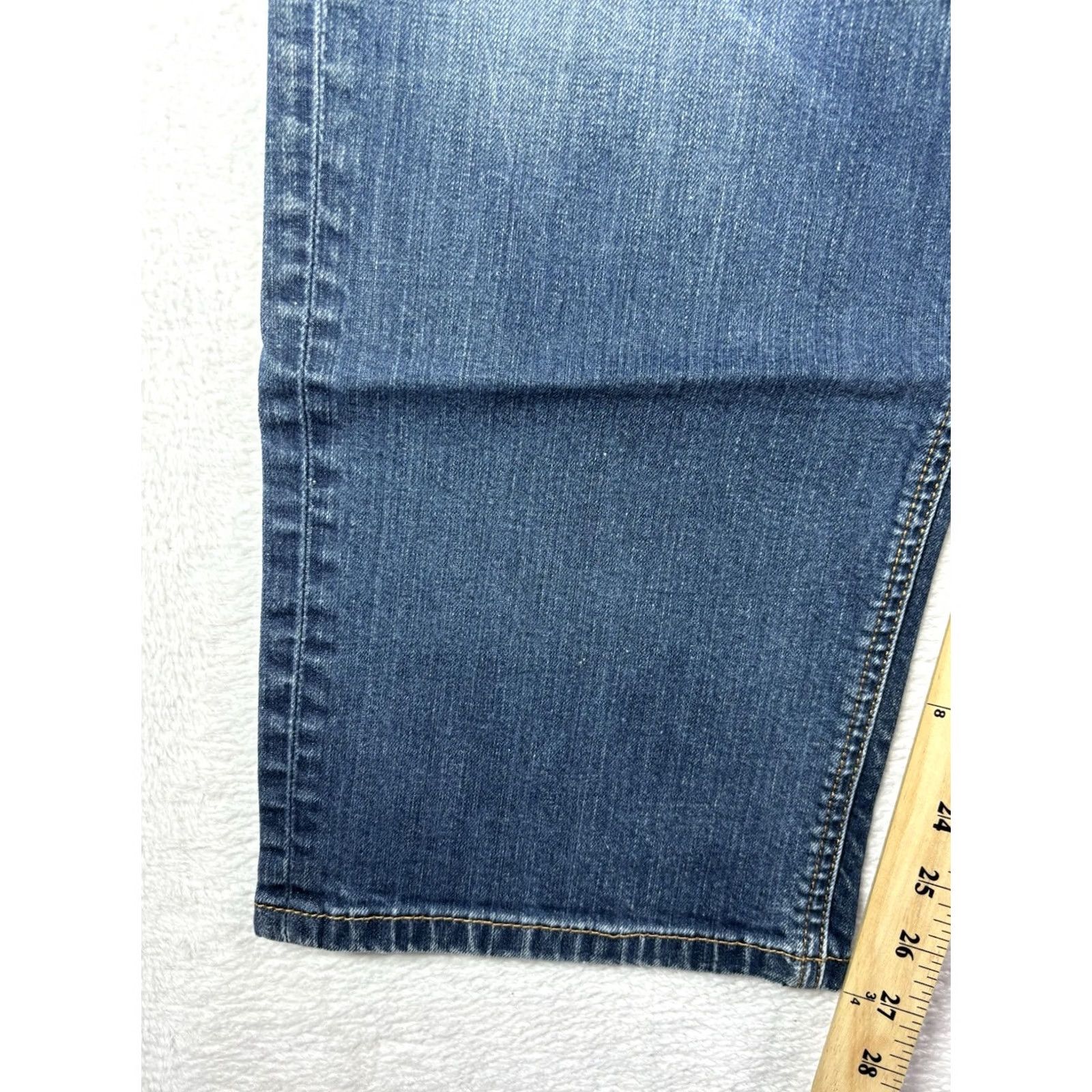 Levi's Item Specifications: Closure: Zip, Button-down Size US 30 / EU 46 - 4 Thumbnail