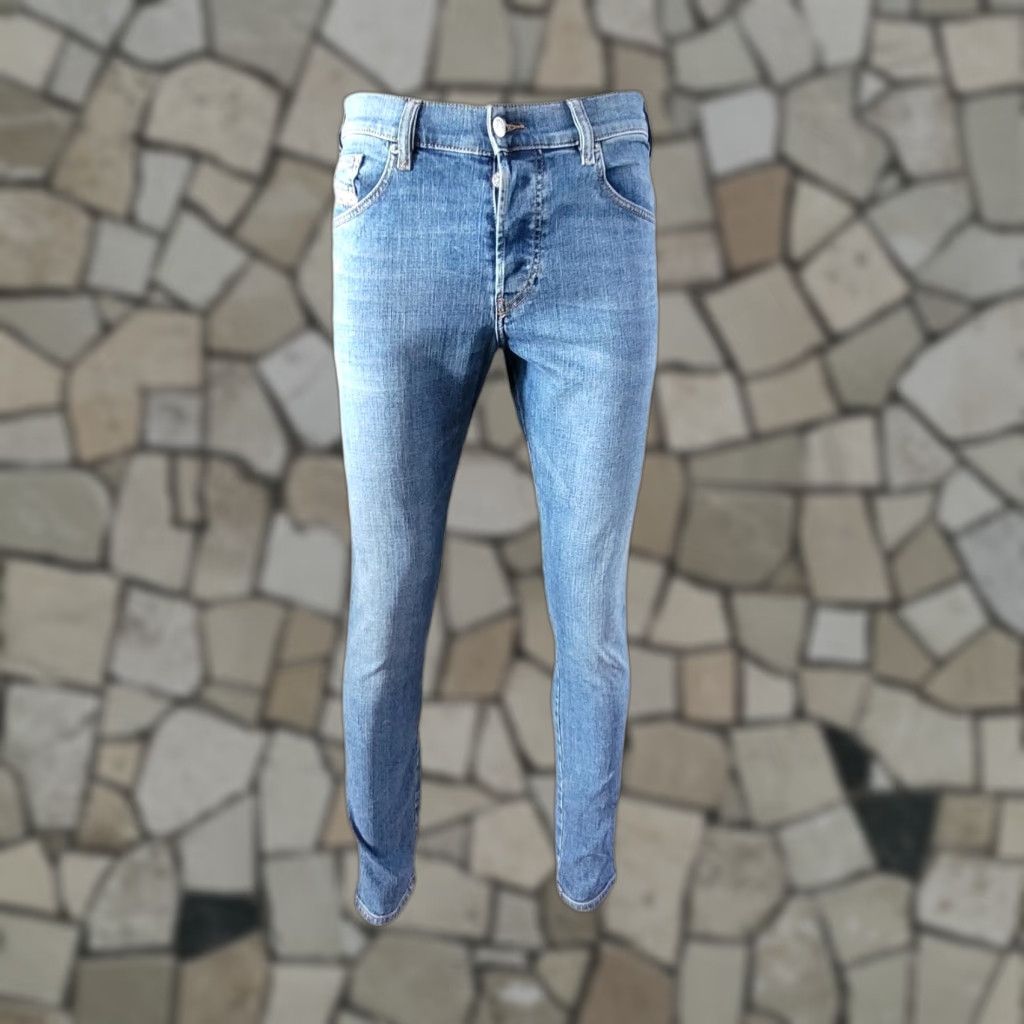 Diesel Diesel D-Yennox W30 L32 – Tapered Fit Jeans – Used Grade A Size US 32 / EU 48 - 1 Thumbnail