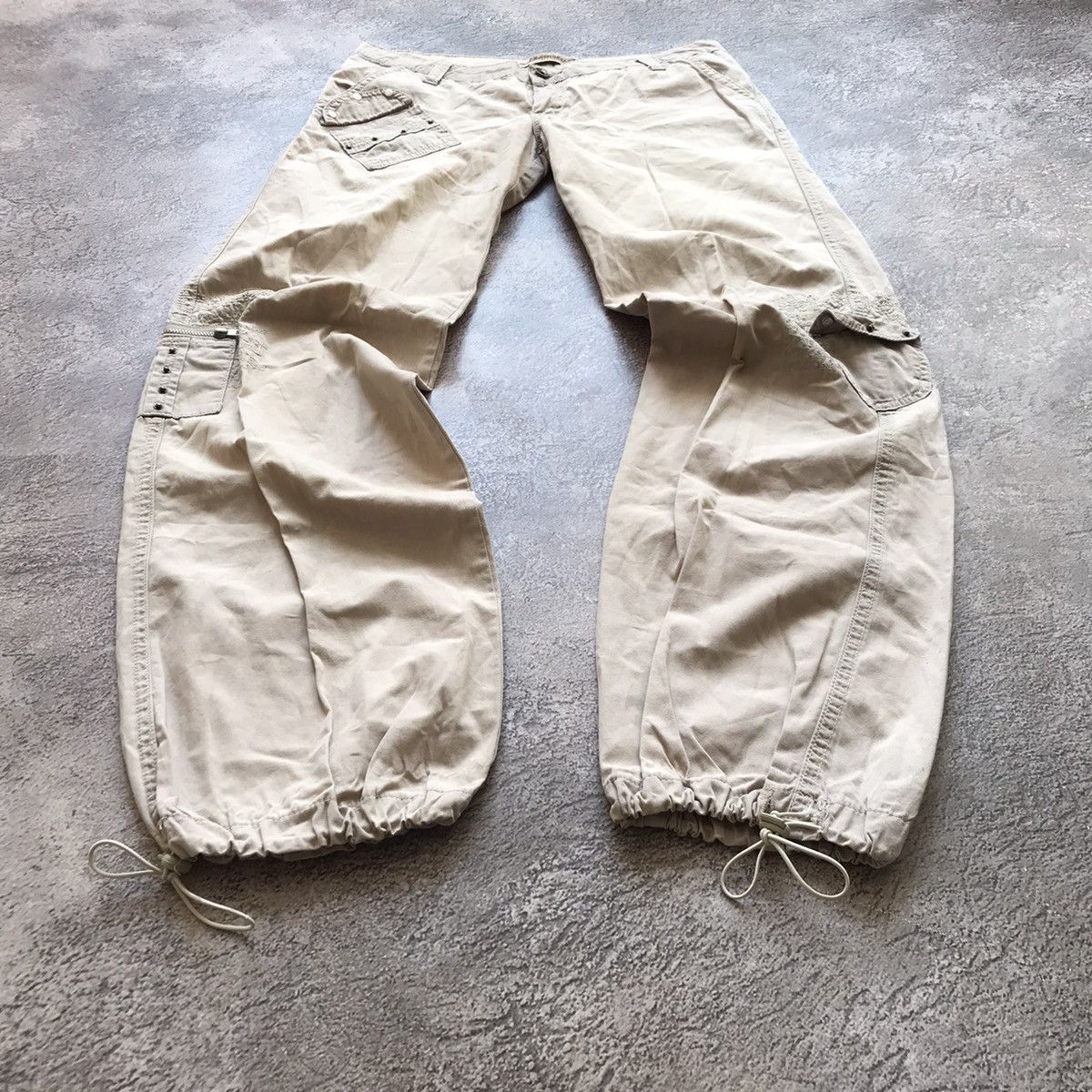 Vintage Vintage Y2K Baggy Cargo Pants Distressed Streetwear Tan 29 Size 29" - 1 Thumbnail
