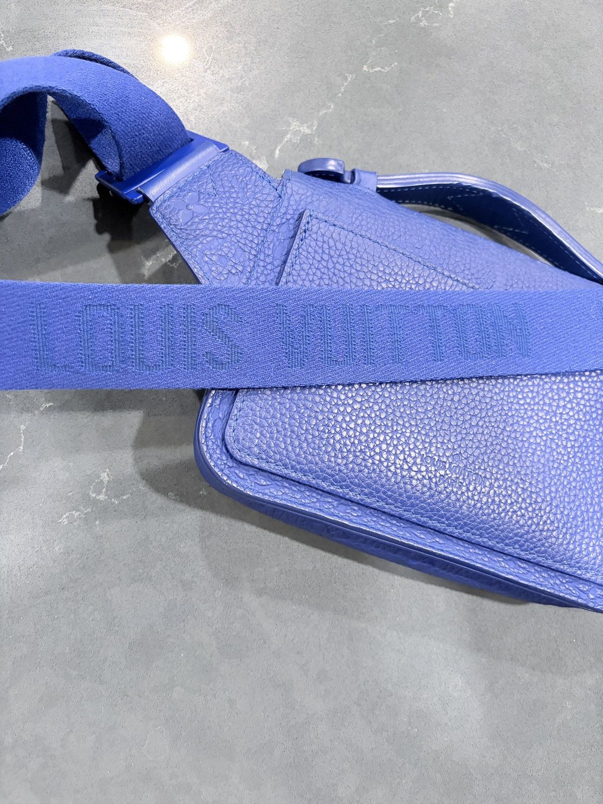 Louis Vuitton Louis Vuitton S Lock Sling Bag Monogram Taurillon Leather Size ONE SIZE - 18 Thumbnail
