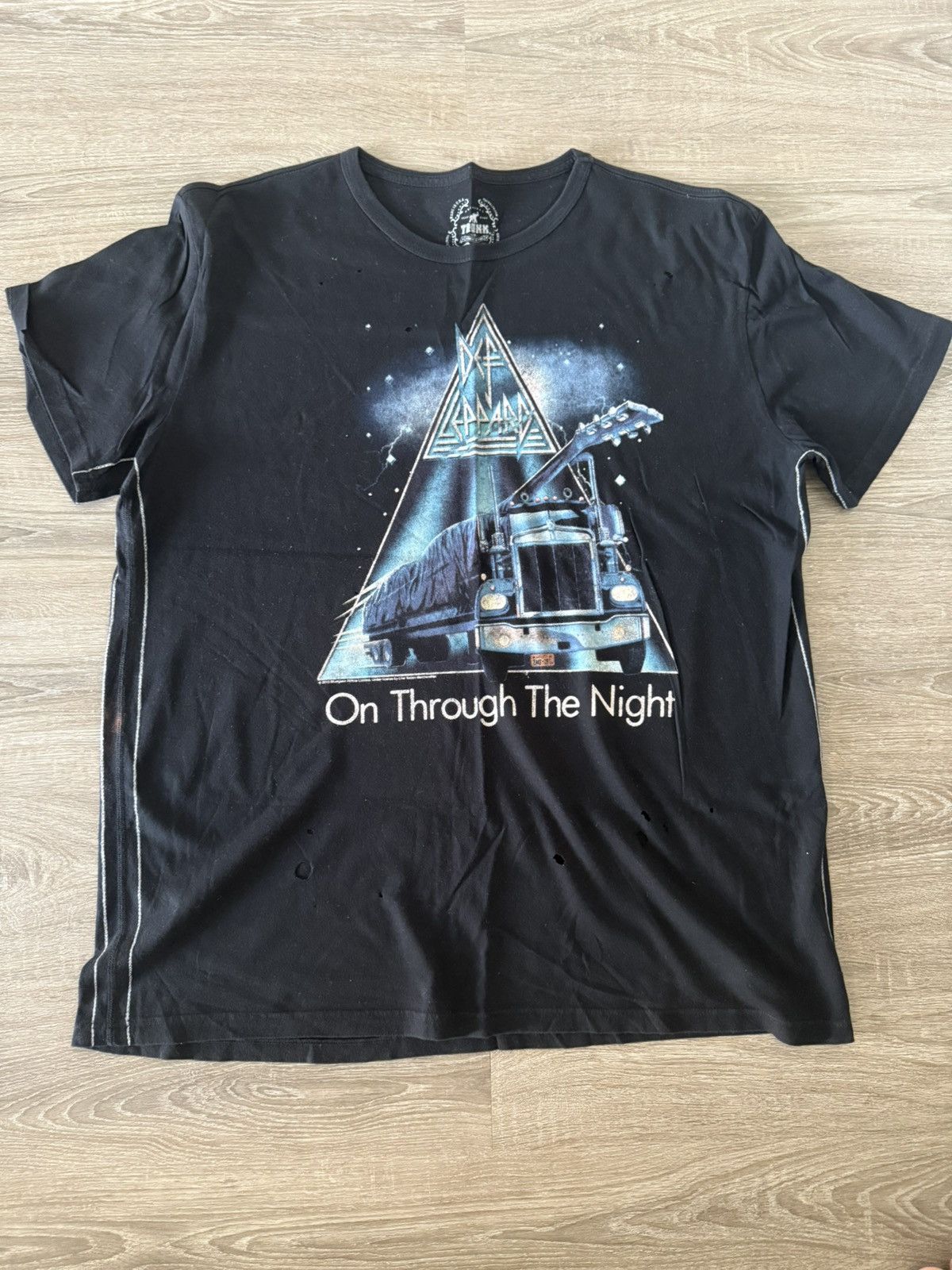 Urban Outfitters Def Lepard on the night trucker tee Size US L / EU 52-54 / 3 - 3 Thumbnail
