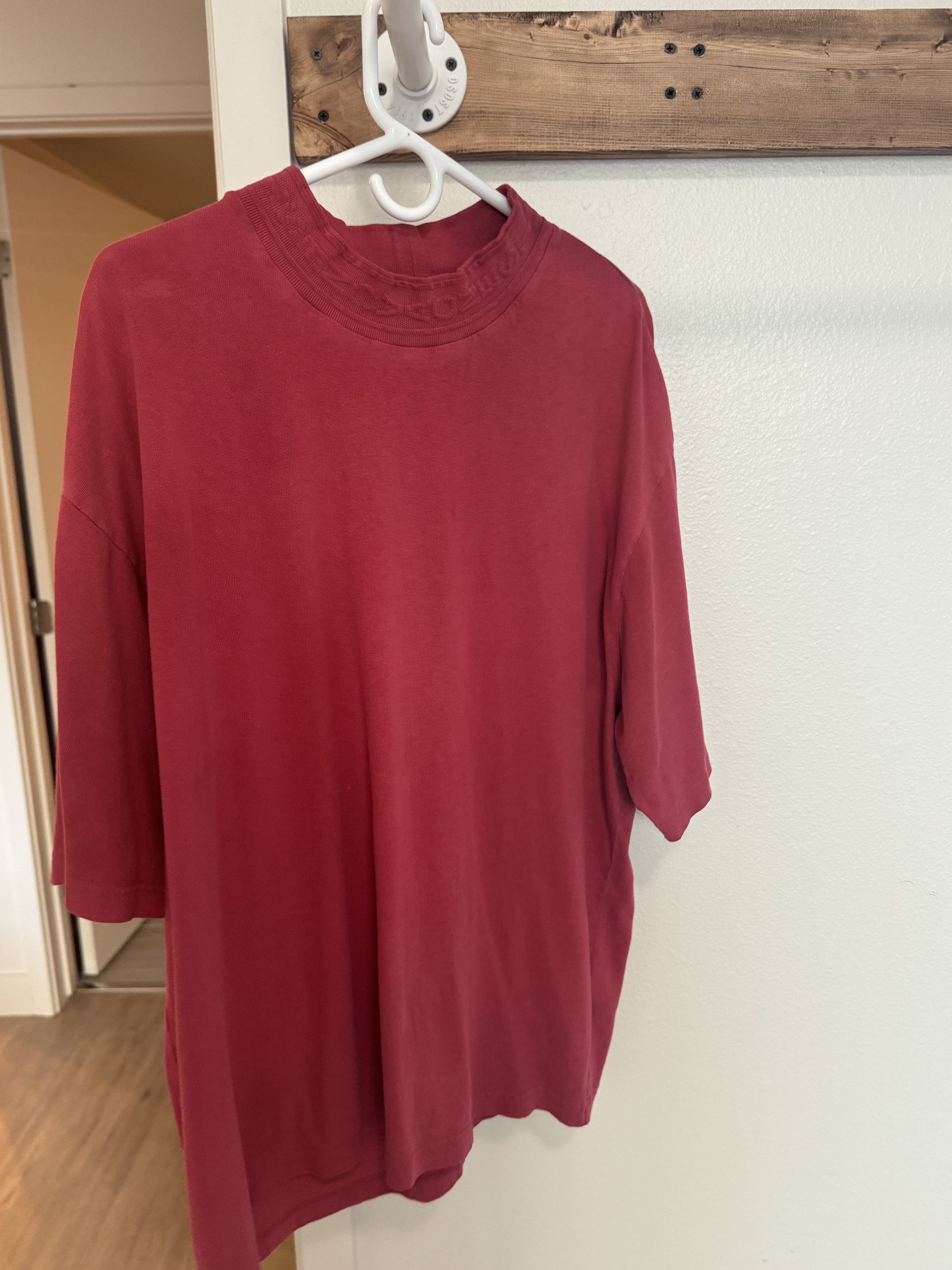 Acne Studios Acne Studios Pink Embossed T-Shirt Size US XL / EU 56 / 4 - 1 Thumbnail