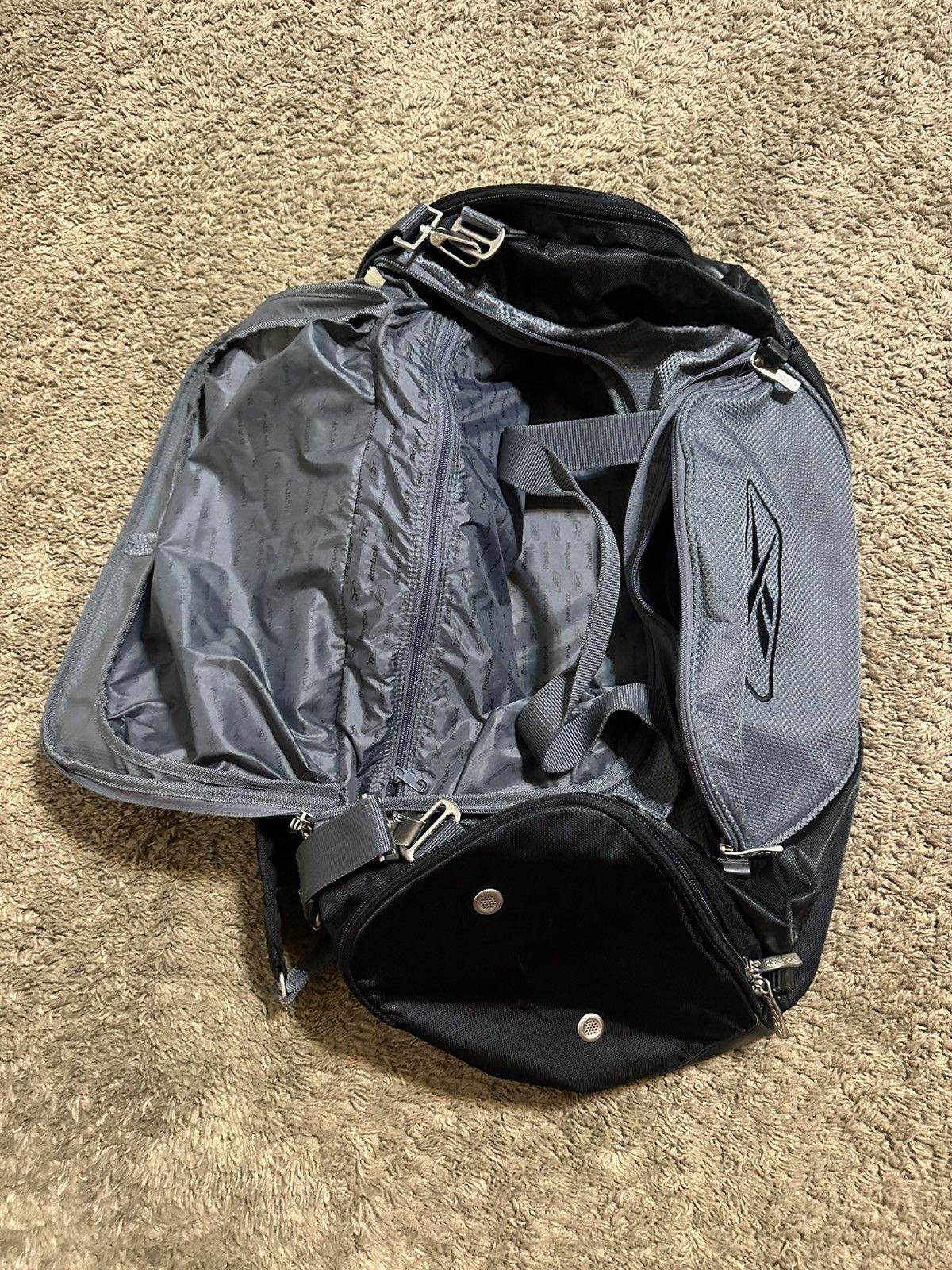 Reebok Vintage Reebok “triple black” duffel bag 00s Size ONE SIZE - 6 Thumbnail