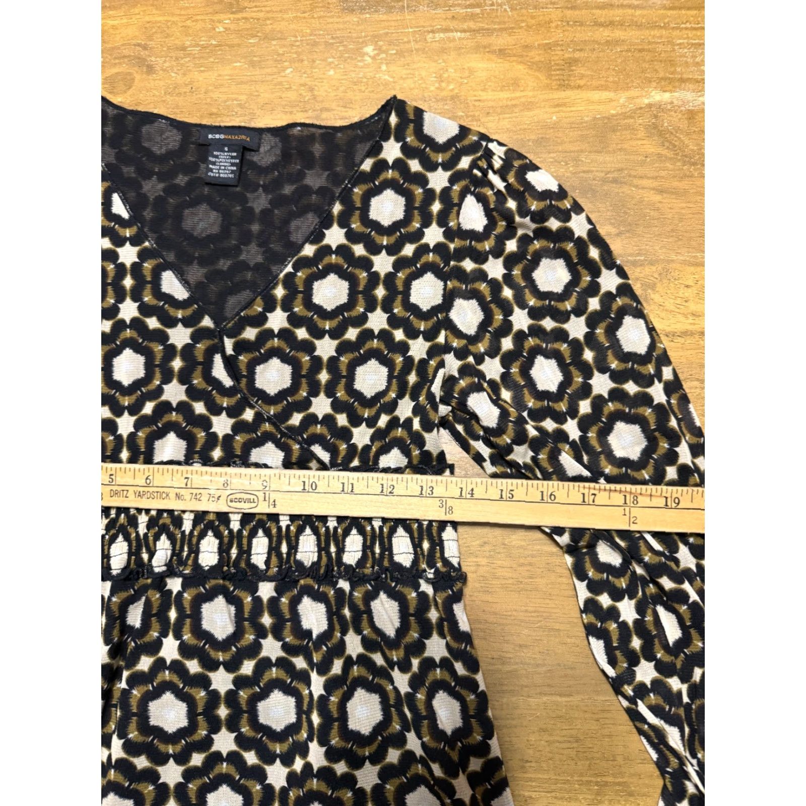 Bcbgmaxazria BCBGMAXAZRIA Blouse Women's Size Small Black Brown Long Sleeve V-neck Size S / US 4 / IT 40 - 7 Thumbnail