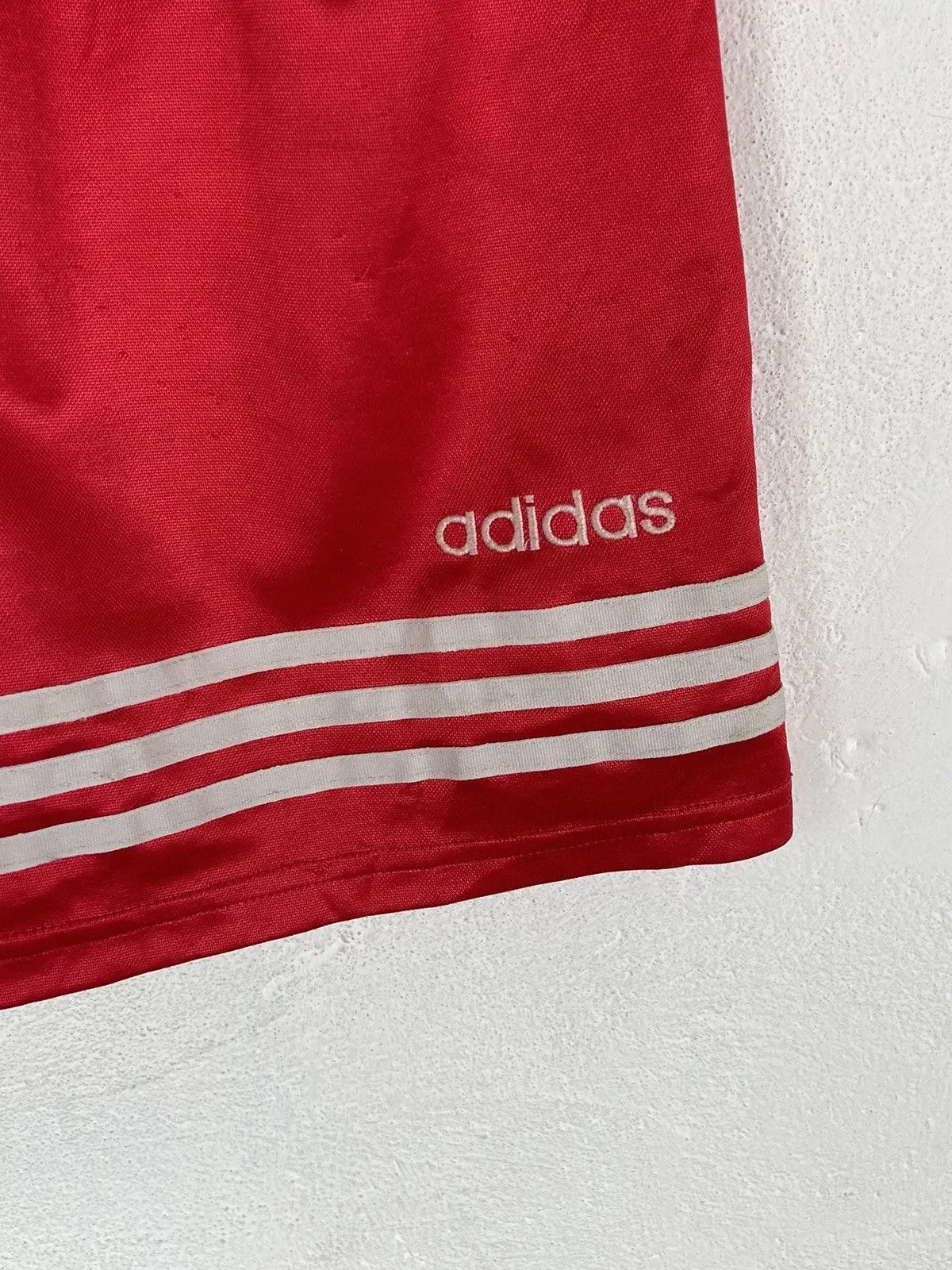 Adidas 90s Vintage Adidas FC Bayern Munchen Embroidered Logo Shorts Size US 32 / EU 48 - 2 Thumbnail