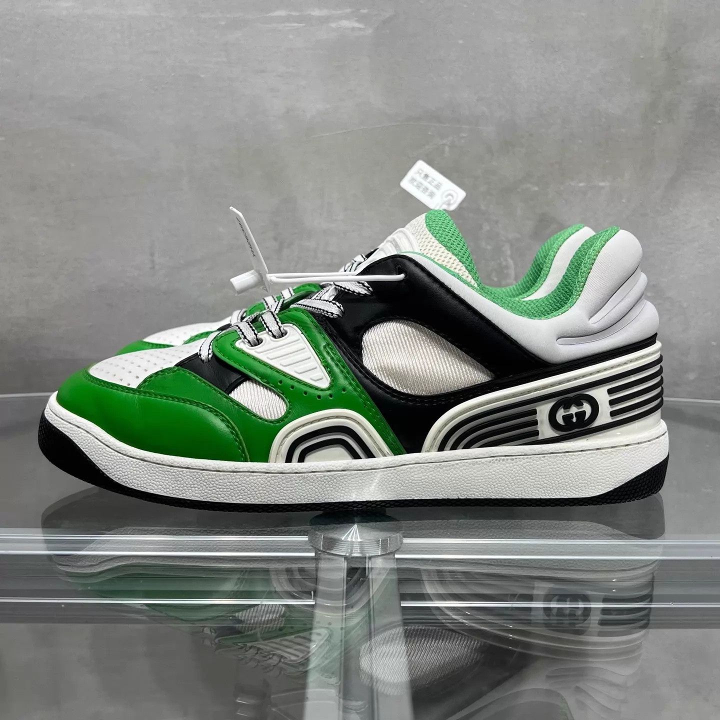 Gucci Gucci Basket Distressed W/G/B Sneaker UK6 (40) Size US 7 / EU 40 - 3 Thumbnail