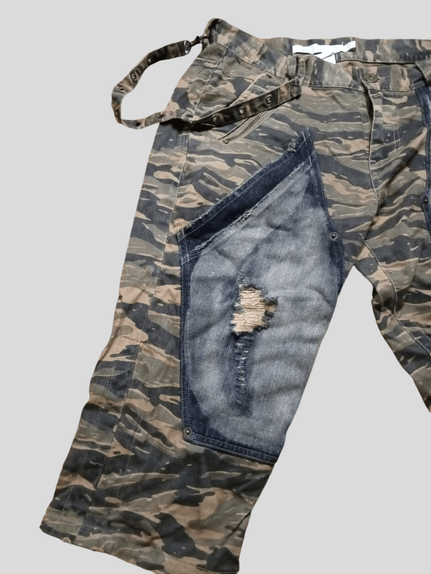 Japanese Brand CLONEDEVGRU CAMO TIGET 3Q MULTIPOCKET RARE Size US 31 - 4 Thumbnail