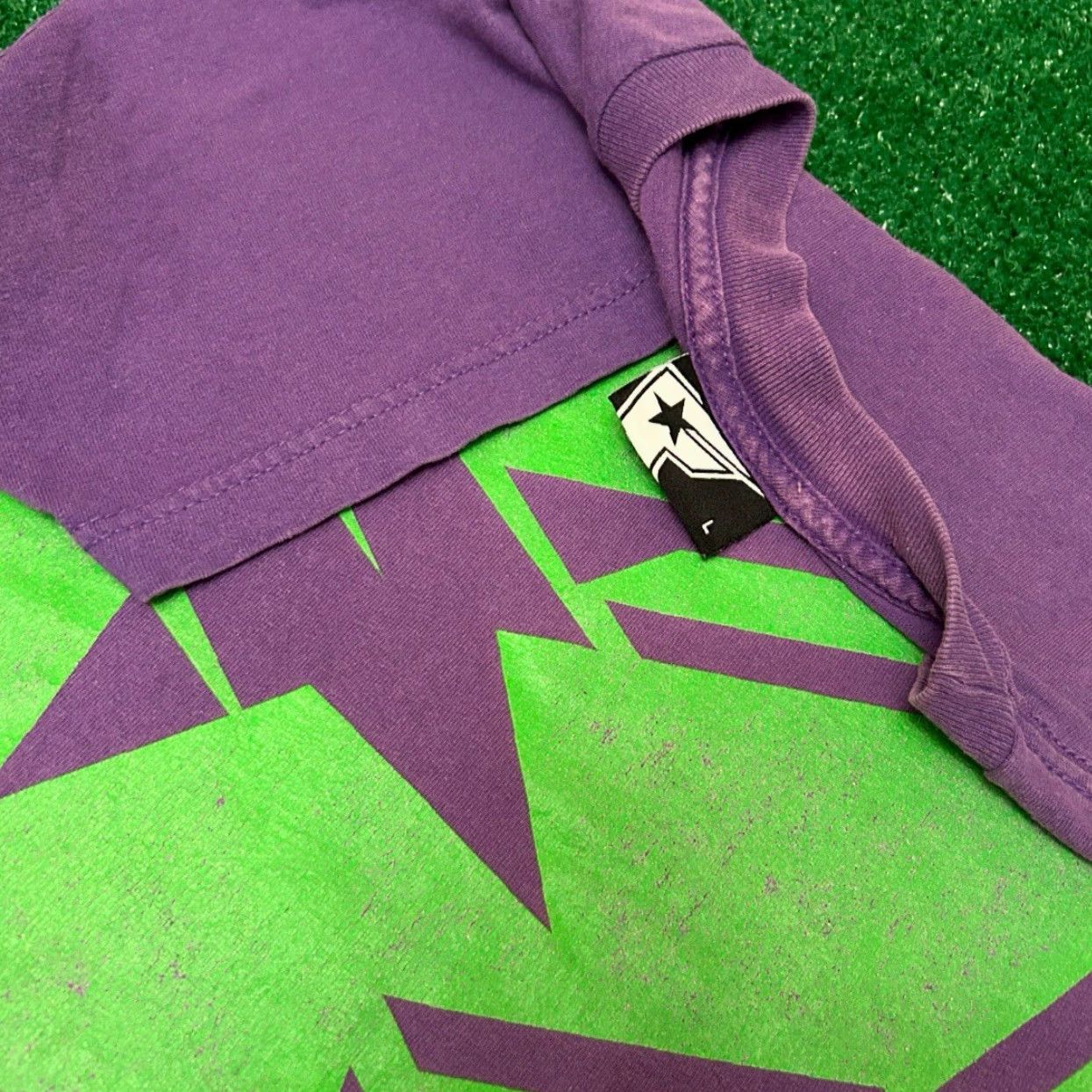 Logo 7 VINTAGE Famous Stars & Straps T-Shirt L Purple Grunge Punk Y2K Logo Mens Size US L / EU 52-54 / 3 - 2 Thumbnail