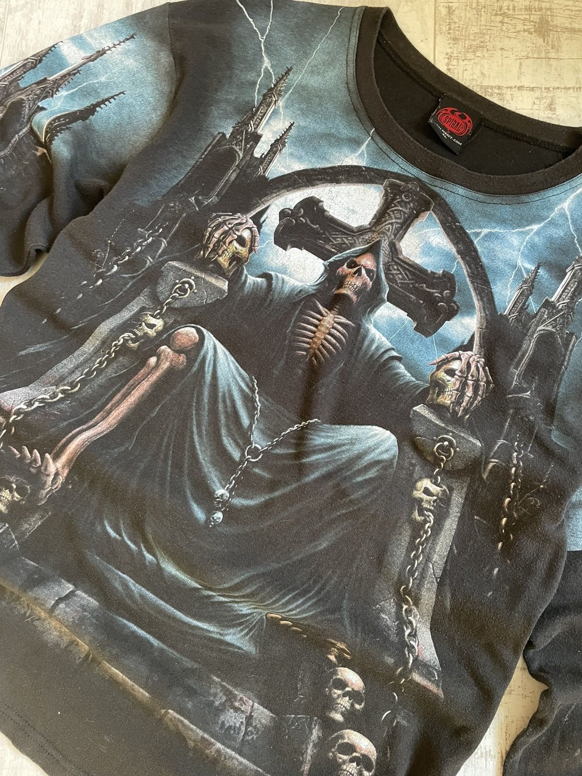 Vintage Y2K Vintage Skull Printed Over Longsleeve Rare Size US L / EU 52-54 / 3 - 5 Thumbnail