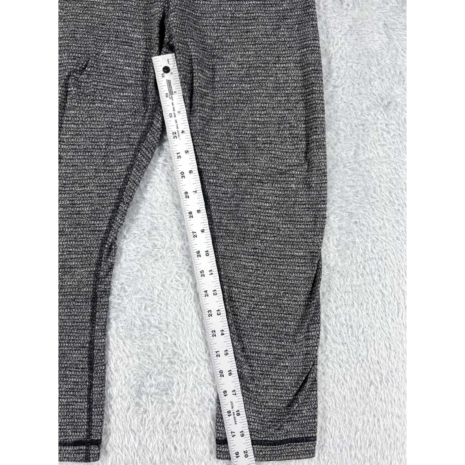 Lululemon VINTAGE Lululemon Wunder Under Pants Womens 6 Gray Cropped 21 in Inseam Athletic Yoga Stretch W6889S Size 28" / US 6 / IT 42 - 5 Thumbnail