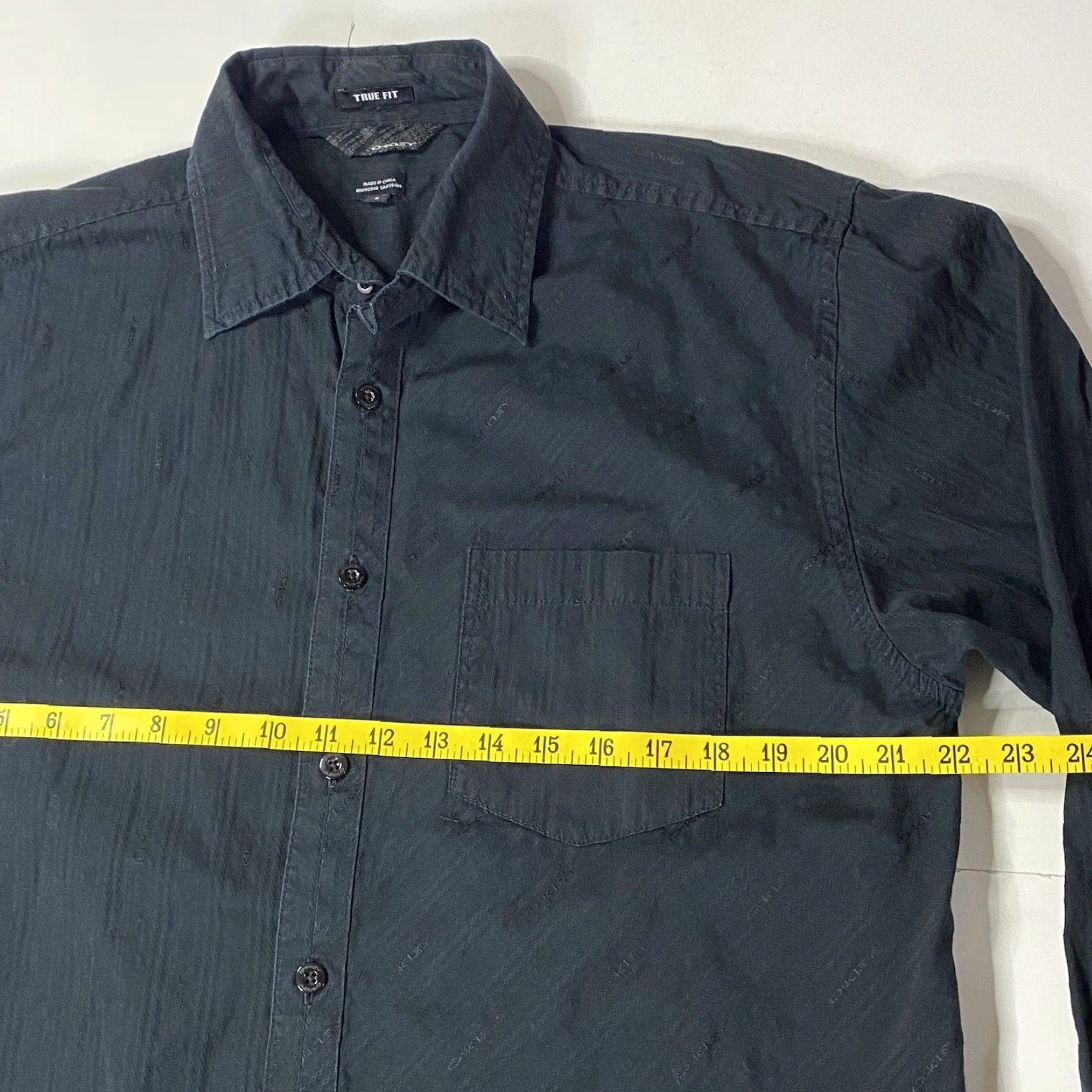 Oakley VINTAGE Oakley Shirt Mens Large Long Sleeve Button Up Casual Skate Grunge AOP Size US L / EU 52-54 / 3 - 3 Thumbnail