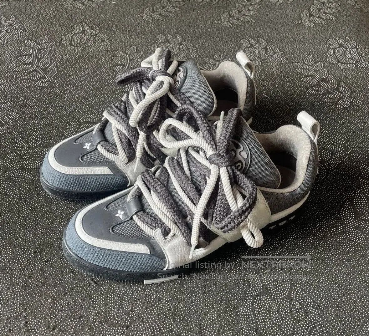 Louis Vuitton LV lowtop sneakers wxx. Size US 10.5 / EU 43-44 - 1 Thumbnail