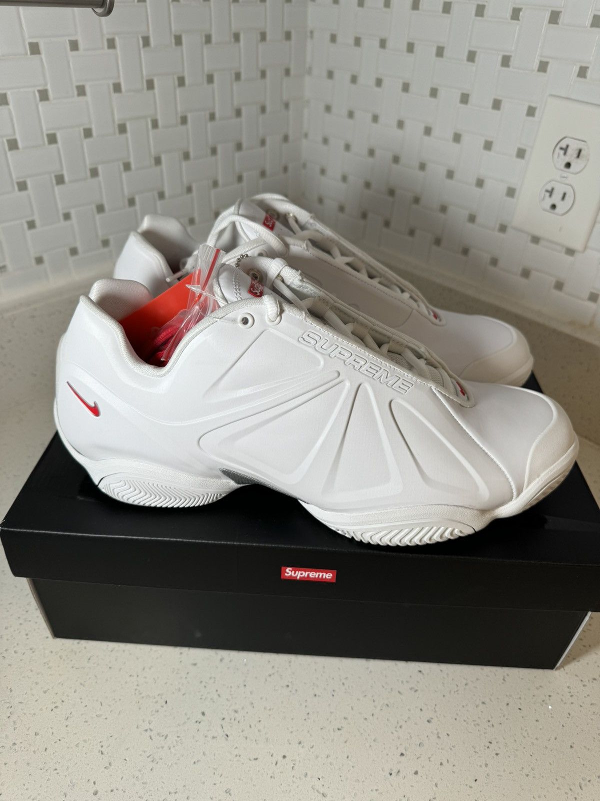 Supreme Nike x Supreme Air Zoom Courtposite white x red | Grailed