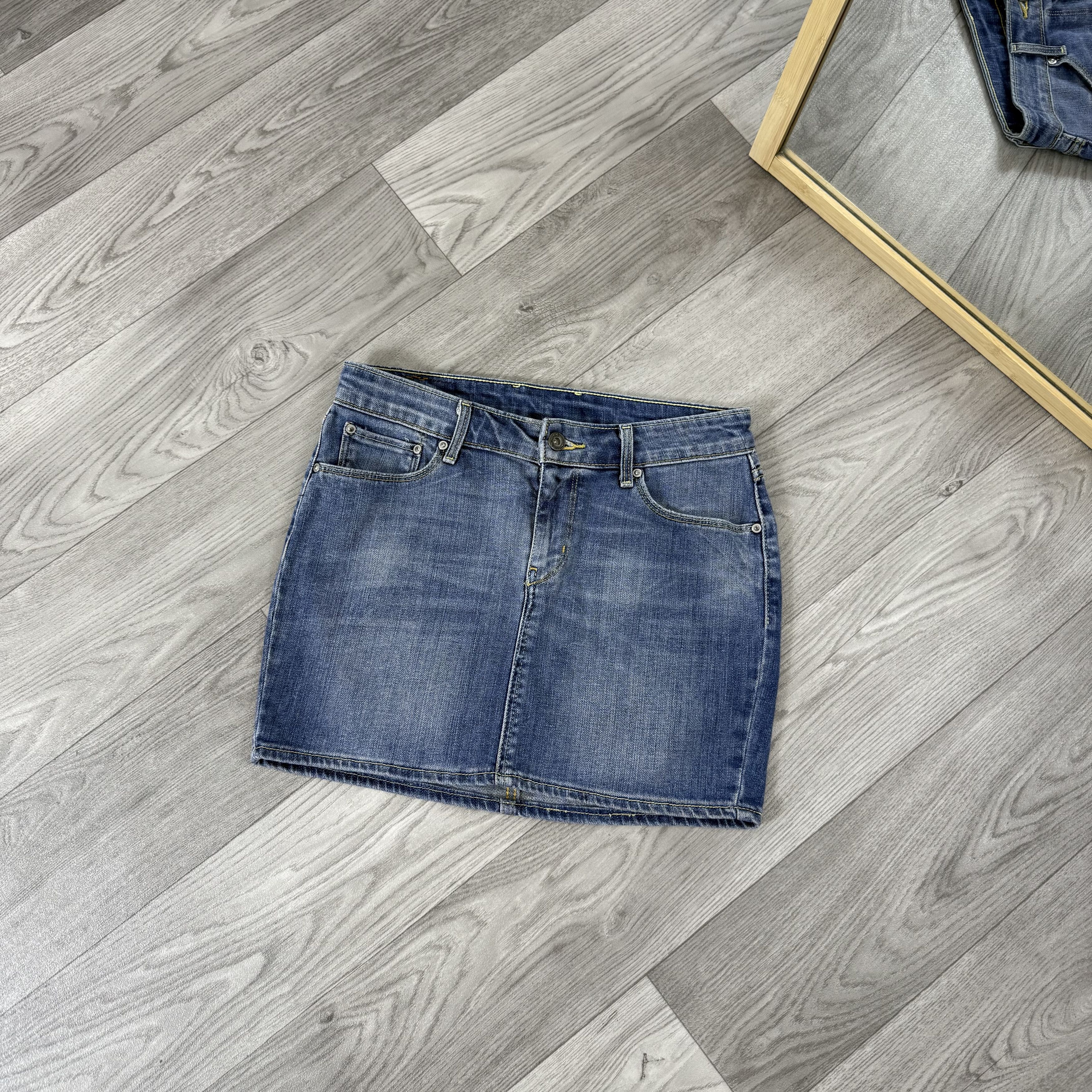 Levi's Vintage Levi's Y2K Mini Skirt Low Rise S Size 26" / US 2 / IT 38 - 2 Thumbnail