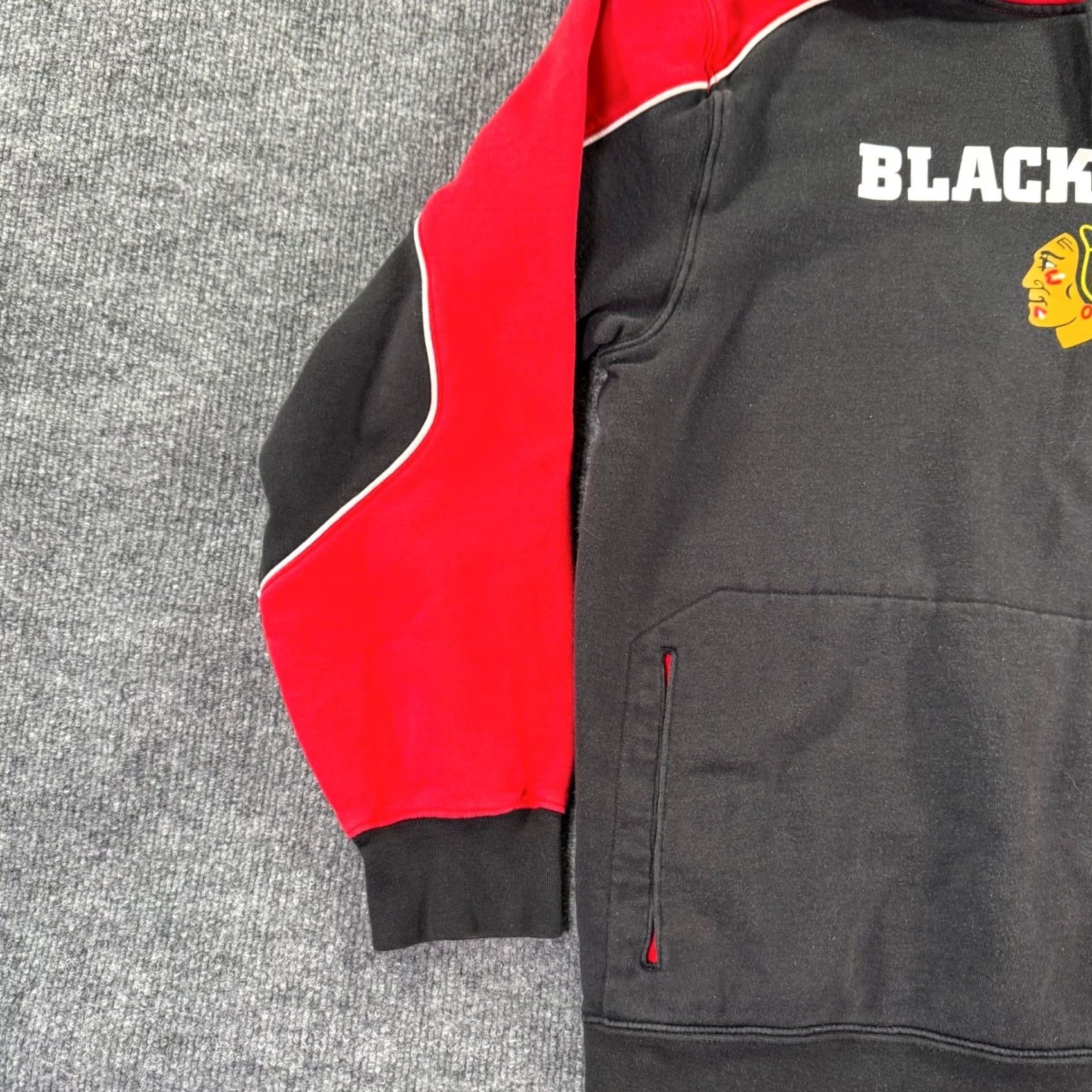 Reebok VINTAGE Reebok Chicago Blackhawks Hoodie Mens L Black Red NHL Hockey Sweatshirt Size US L / EU 52-54 / 3 - 4 Thumbnail