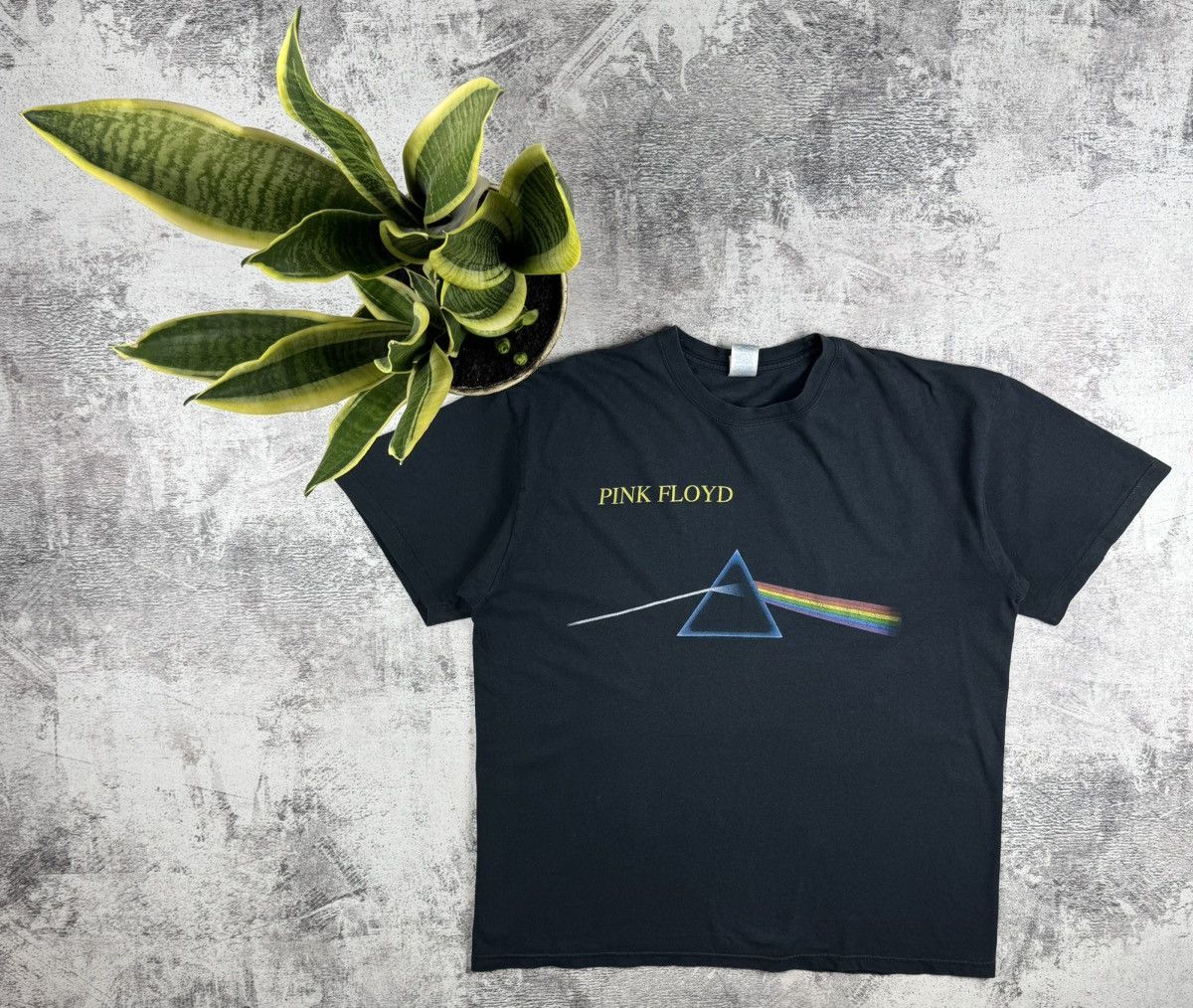 Pink Floyd Pink Floyd Vintage Dark Side Of The Moon Rock Tour Rap Merch Band Tee T Shirt Size US XL / EU 56 / 4 - 1 Thumbnail