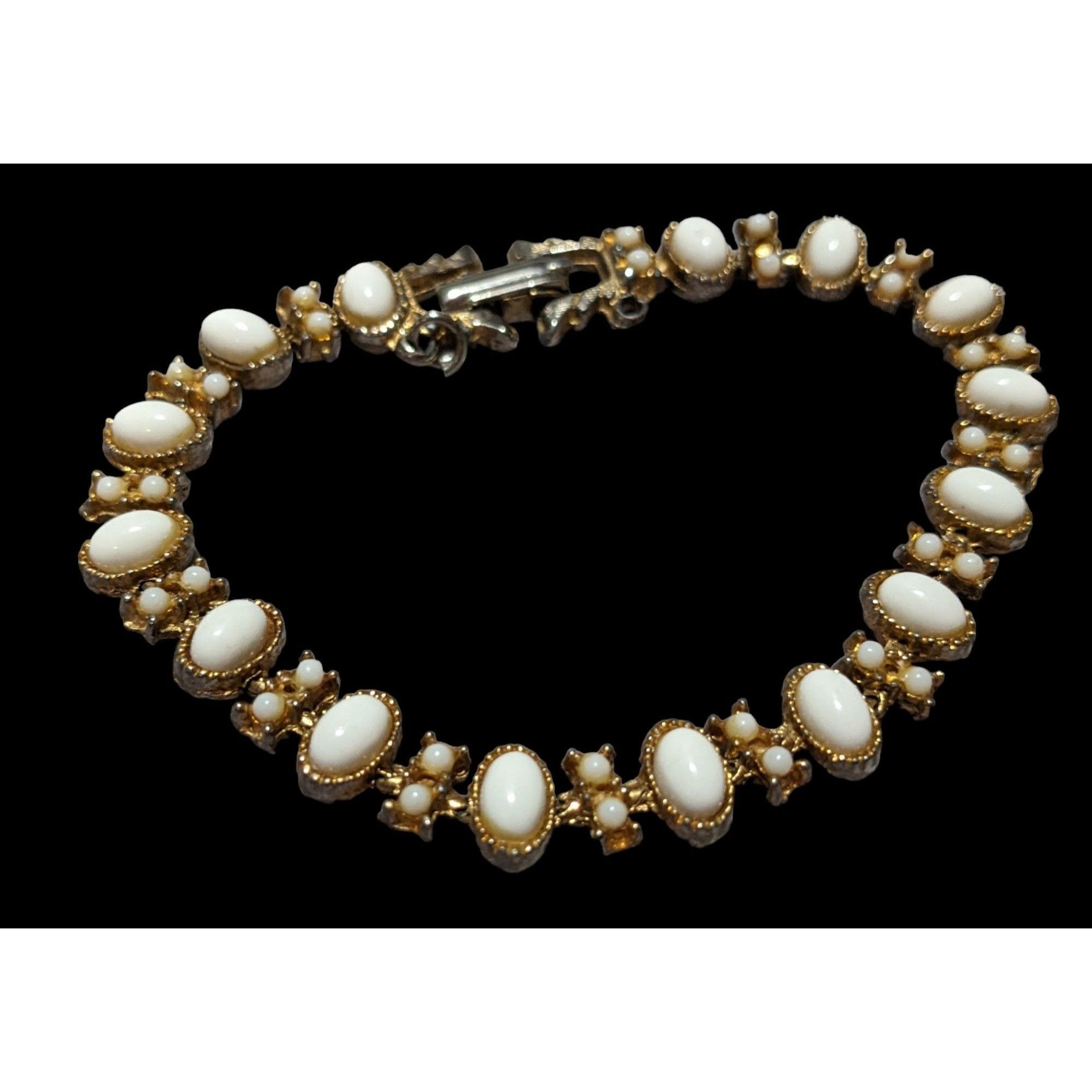 Other Vintage White Cabochon Bracelet Size ONE SIZE - 2 Thumbnail