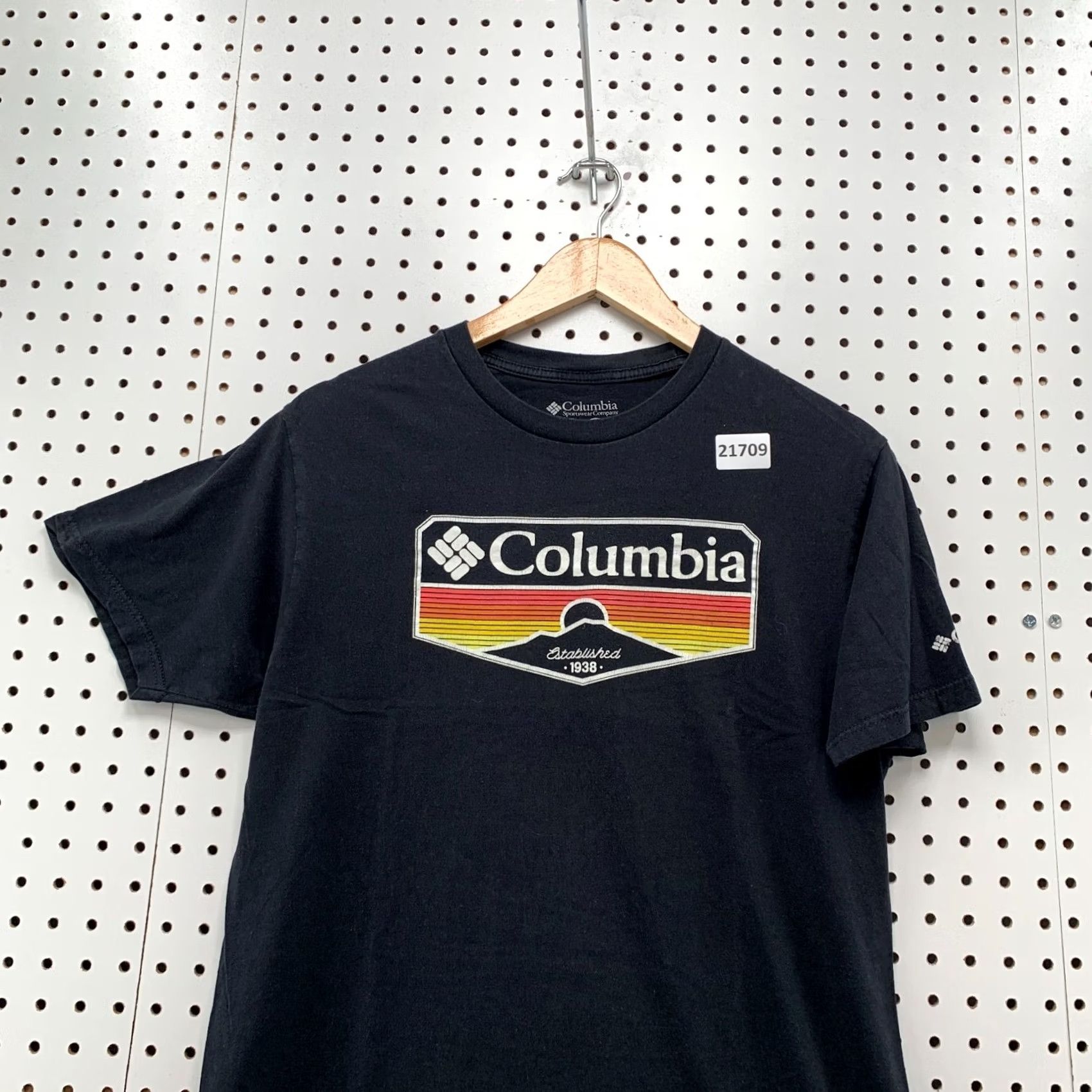 Logo 7 Columbia Shirt Mountain Sun Graphic Logo Adult Small Short Sleeve Black 18.5x26.5 Mens / Unisex Size US S / EU 44-46 / 1 - 5 Thumbnail
