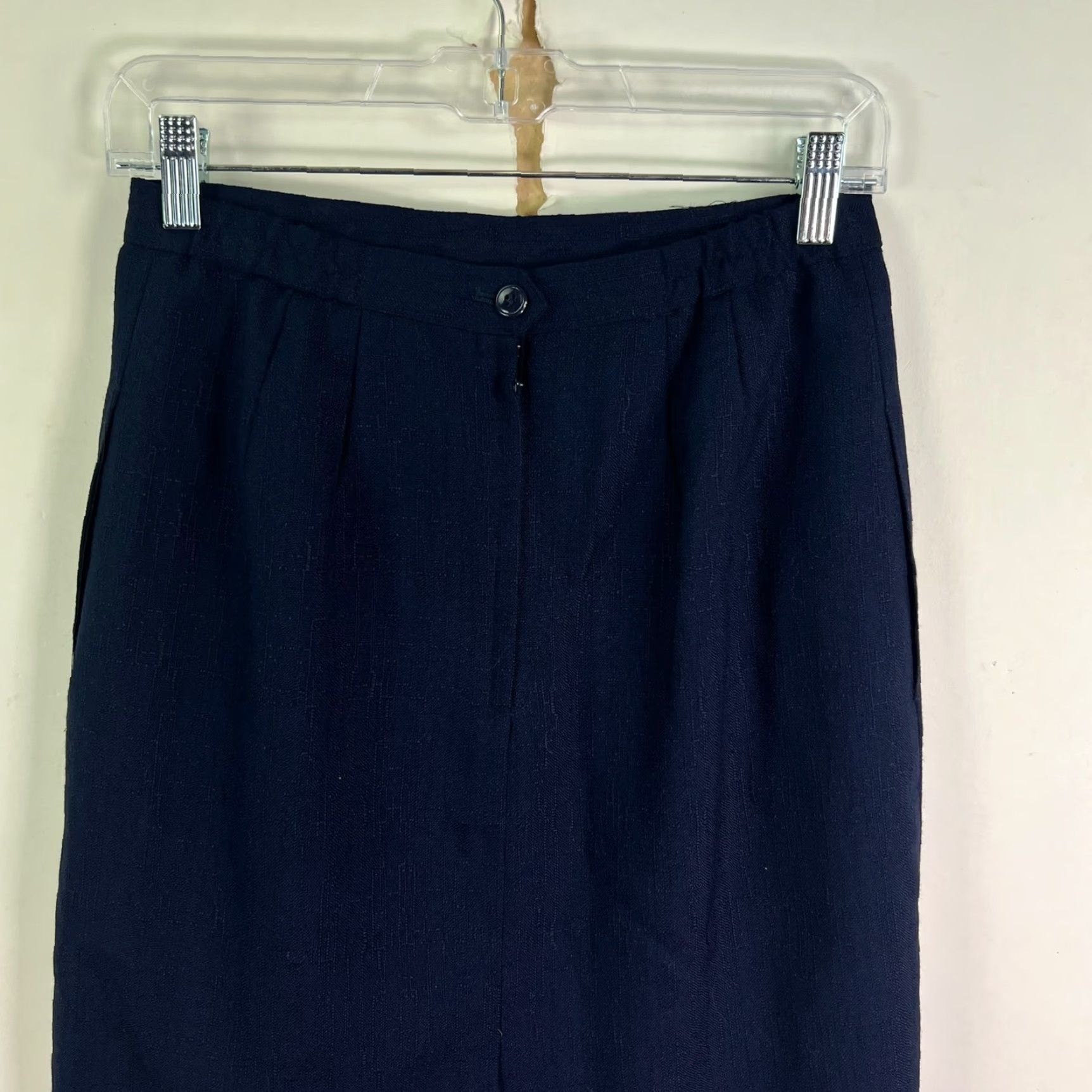 Vintage NAVY Skirt Womens A Line Textured Navy Blue Size 8 26X26 Poly Blend Polyester Rayon Zipper Pleated Lined Knee Length 90s Size 30" / US 8 / IT 44 - 4 Thumbnail