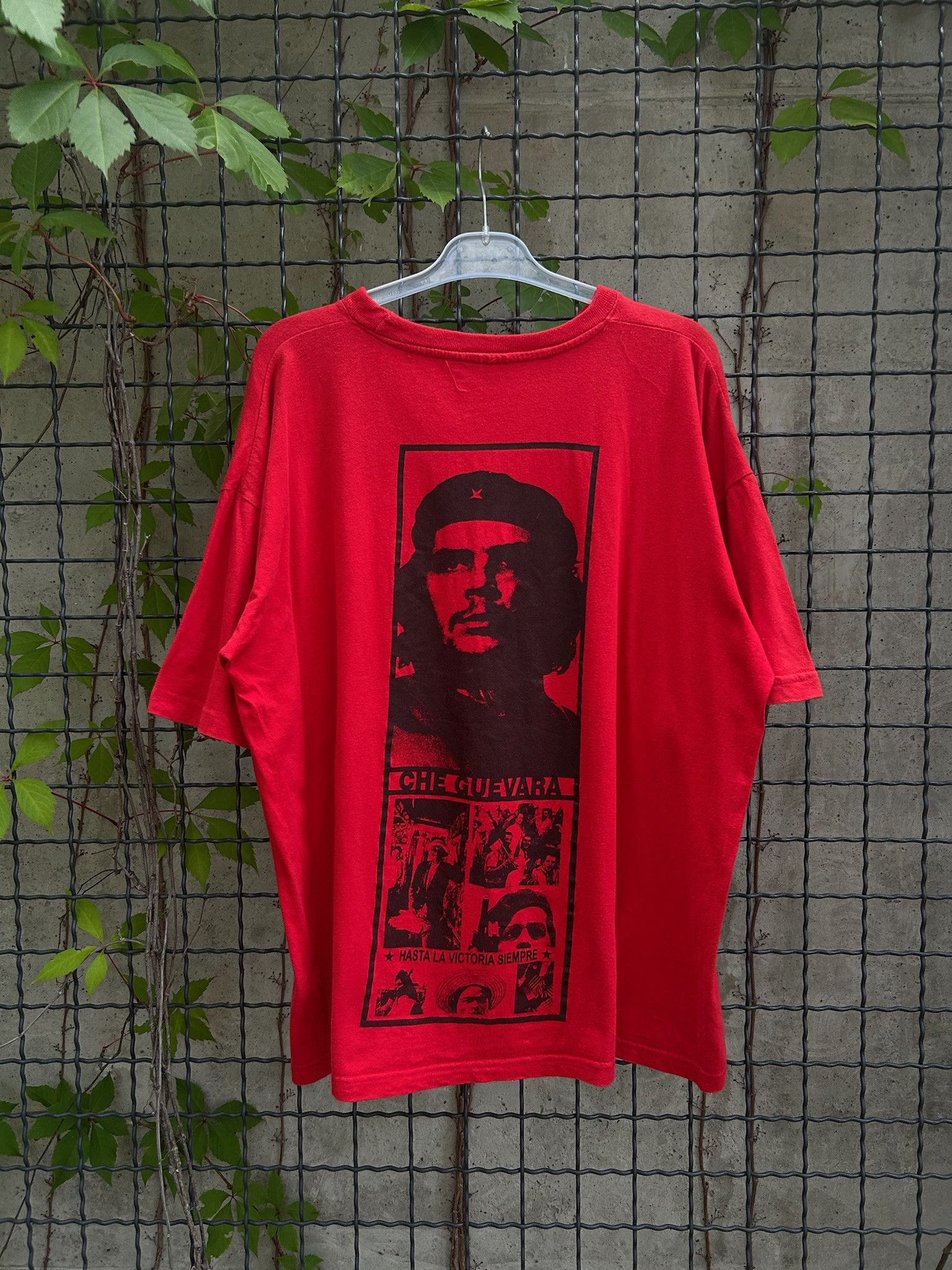 Band Tees Che Guevara Vintage 2001 Hasta La Victoria Siempre Red Tee Size US XXL / EU 58 / 5 - 2 Thumbnail