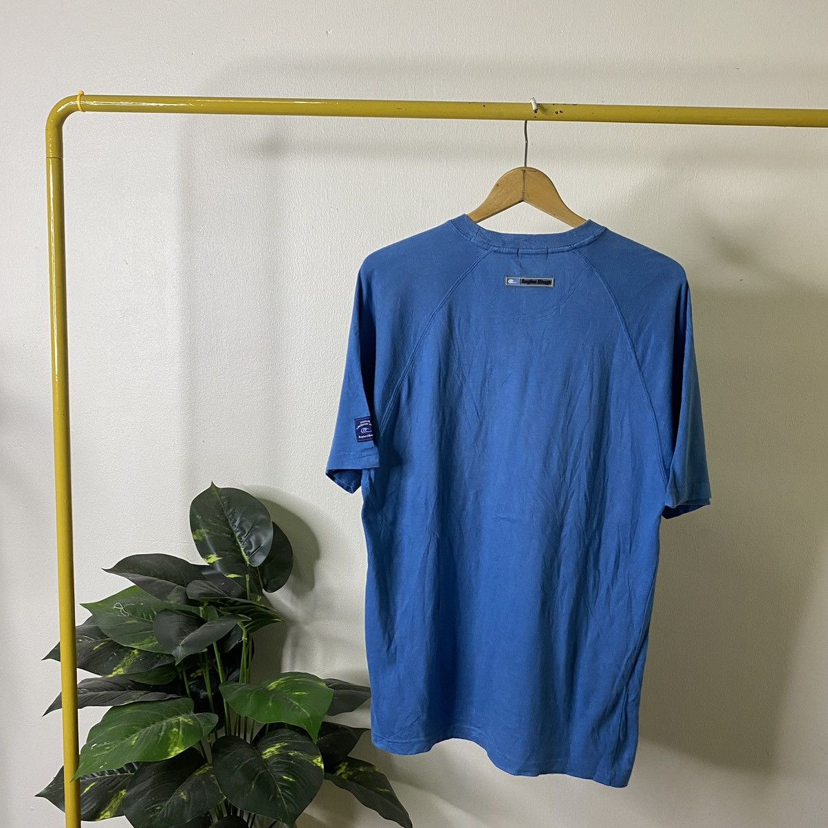 Vintage Vintage 2000s Leyton House Surf Style Tee Size US M / EU 48-50 / 2 - 7 Thumbnail