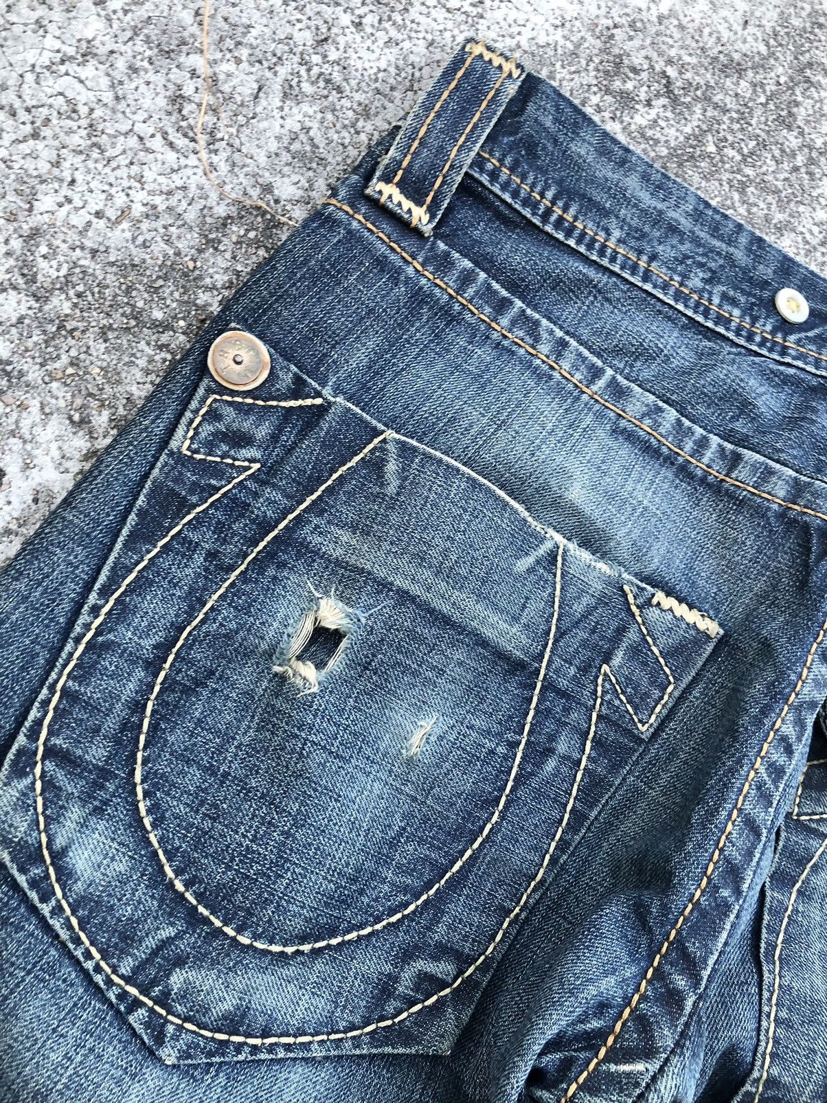 True Religion TRUE RELIGION WASHED BLUE DENIM Size US 31 - 11 Thumbnail
