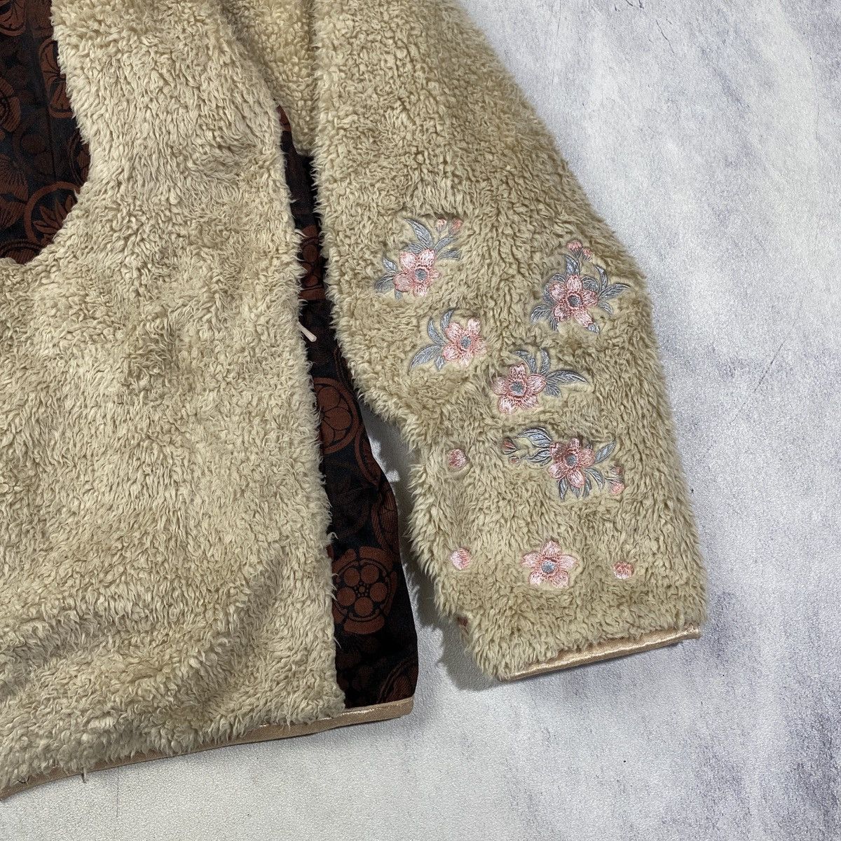 Japanese Brand Karakuri Tamashii Sakura Floral Embroidery Boa Fleece Jacket Size US XL / EU 56 / 4 - 5 Thumbnail